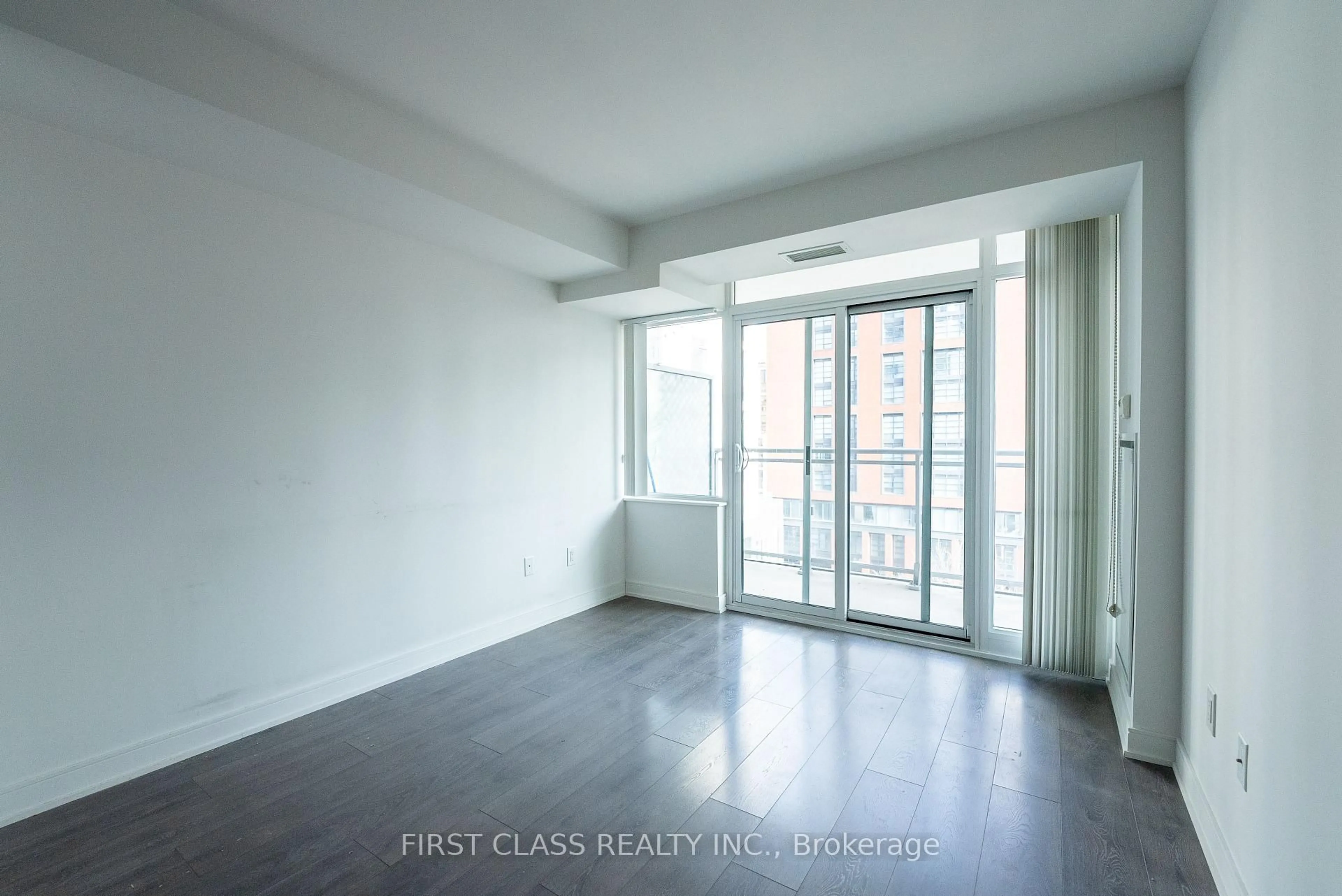 A pic of a room for 525 Adelaide St #1022, Toronto Ontario M5V 0N7
