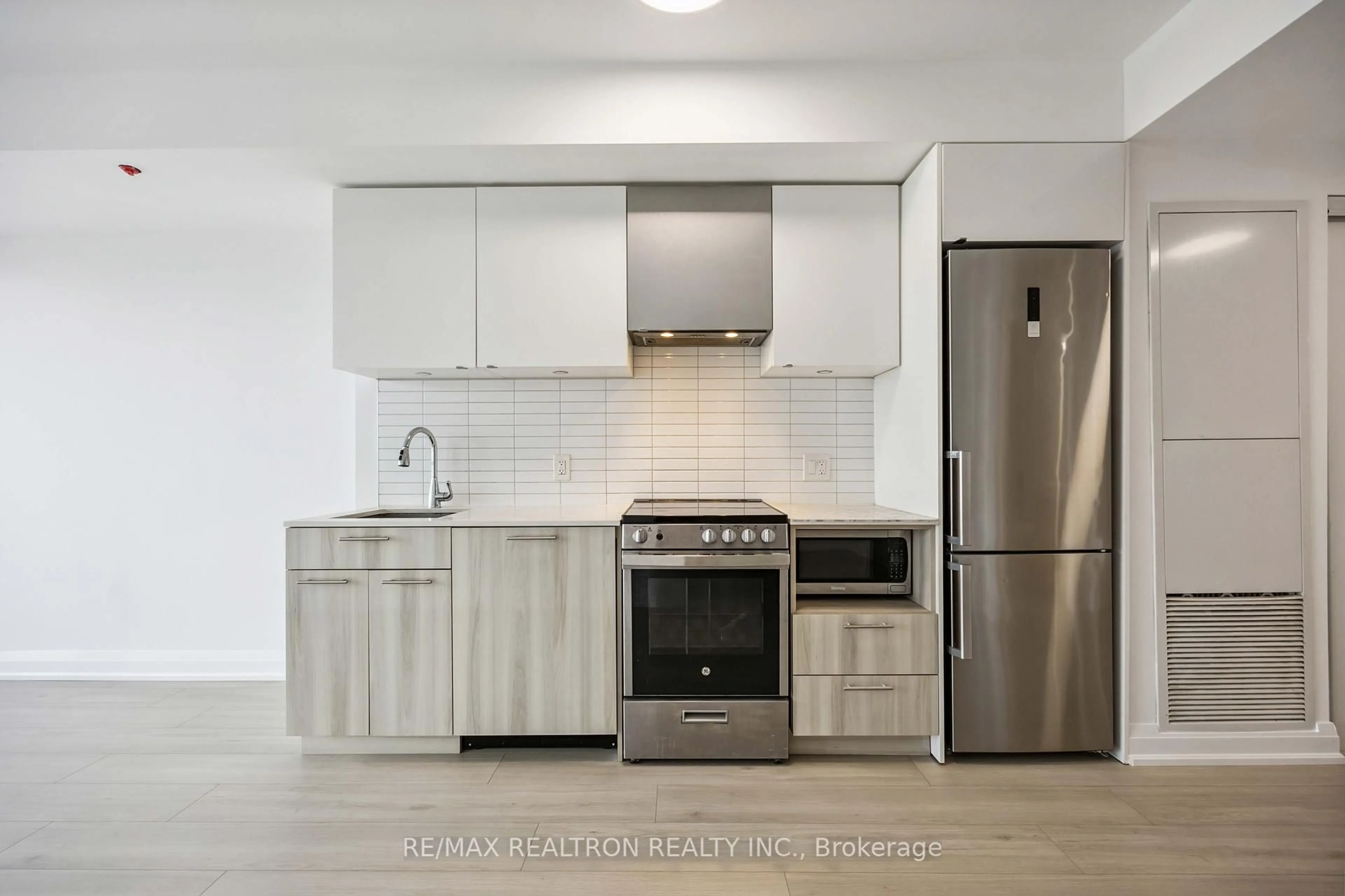 Standard kitchen, unknown for 251 Jarvis St #3314, Toronto Ontario M5B 0C3