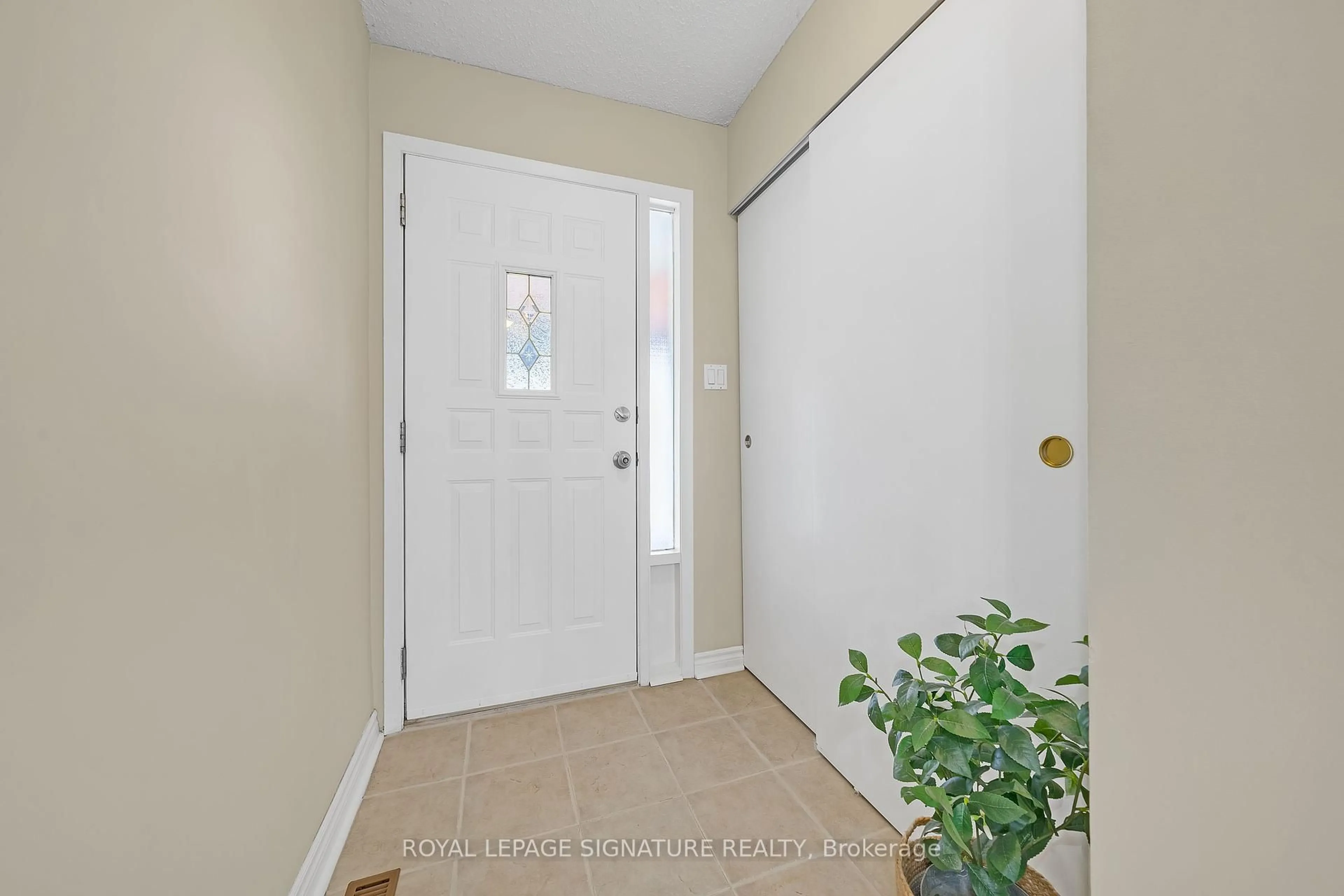 Indoor entryway for 5 Early Apple Way, Toronto Ontario M3A 3N4