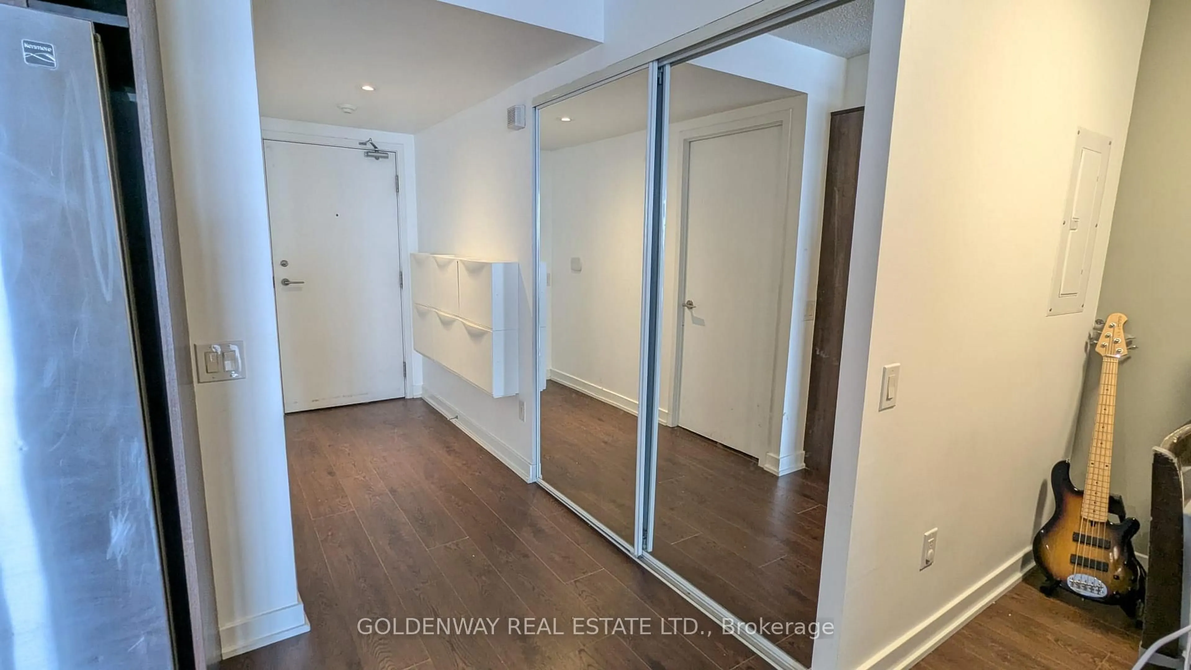 Indoor entryway for 121 Mcmahon Dr #303, Toronto Ontario M2K 0C2