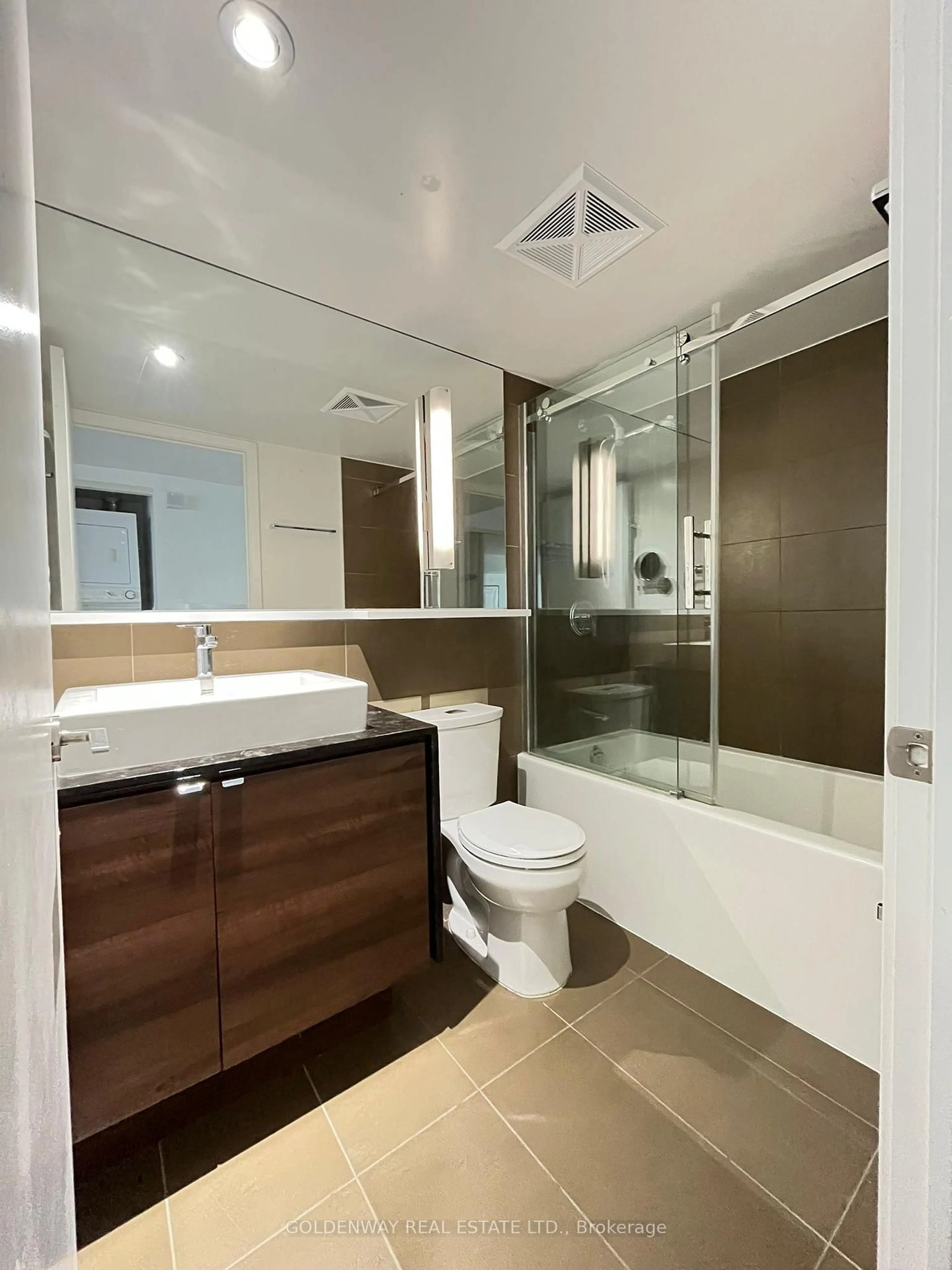 Contemporary bathroom, ceramic/tile floor for 121 Mcmahon Dr #303, Toronto Ontario M2K 0C2