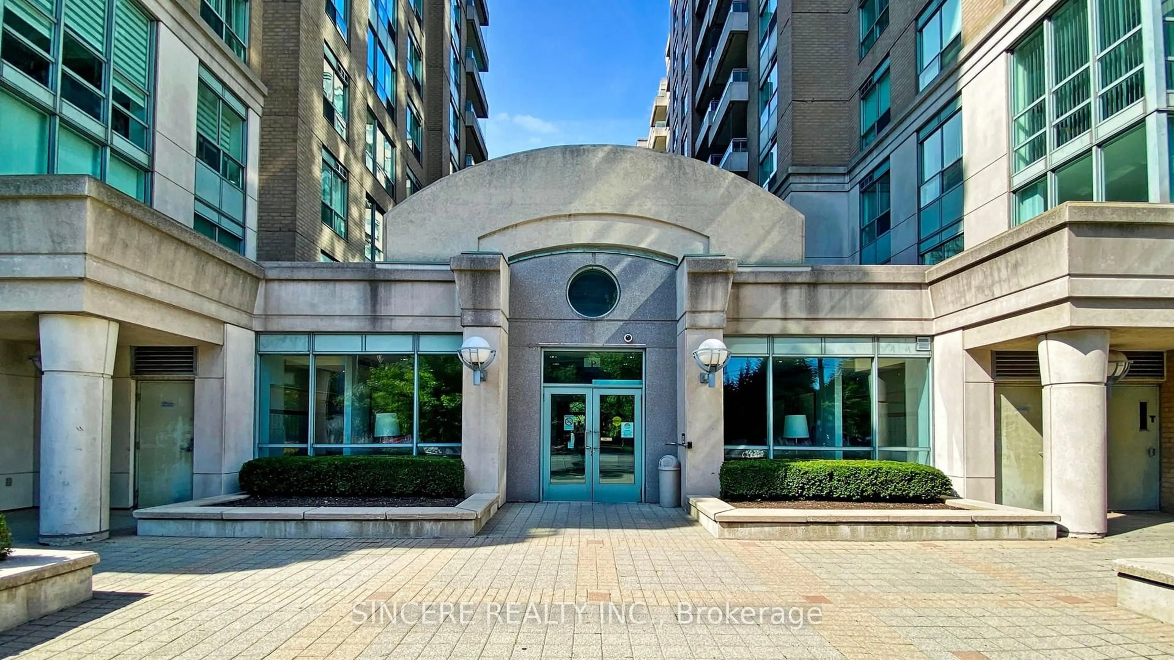 Indoor foyer for 39 Pemberton Ave #310, Toronto Ontario M2M 4L6