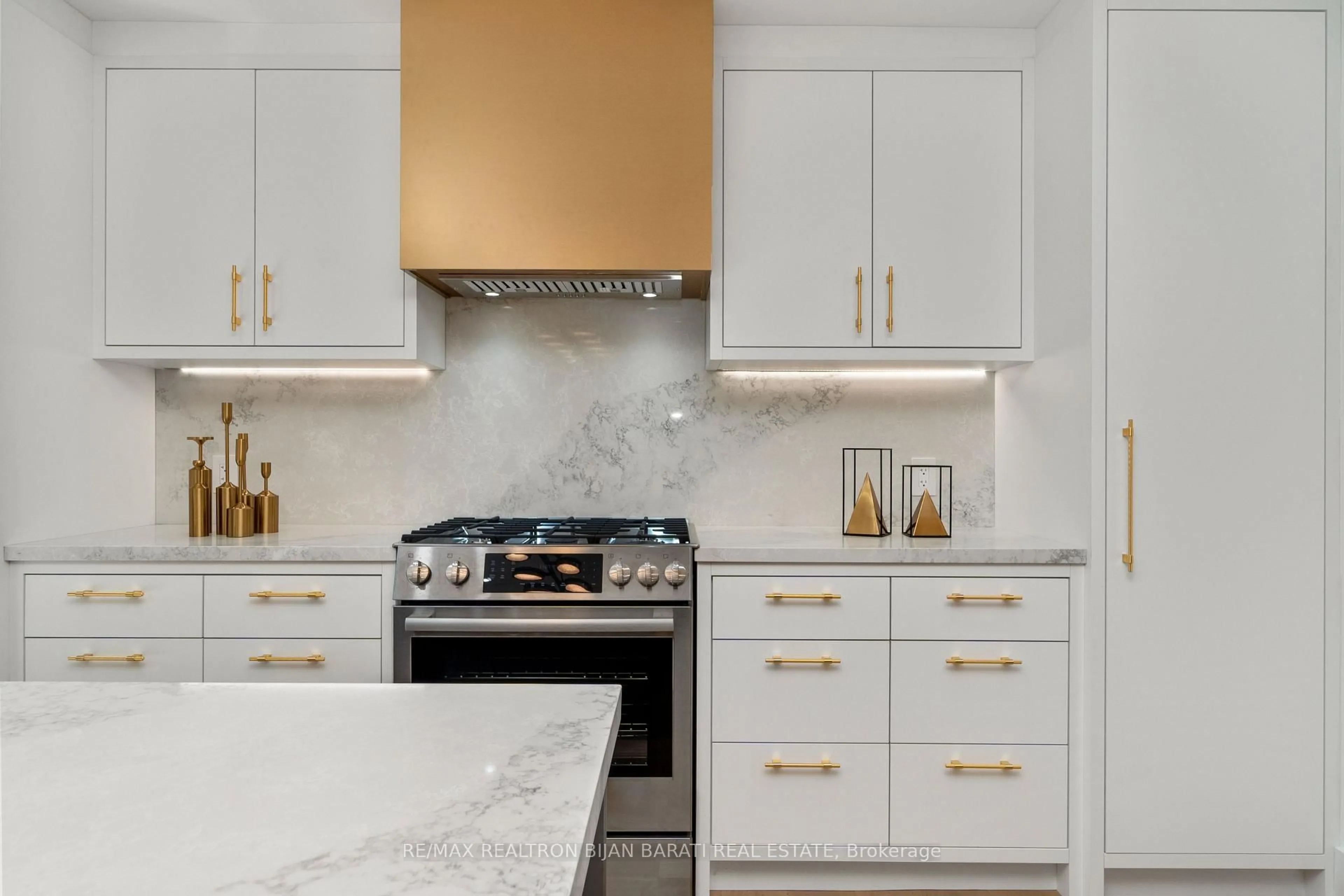 Contemporary kitchen, ceramic/tile floor for 593 Cummer Ave, Toronto Ontario M2K 2M5