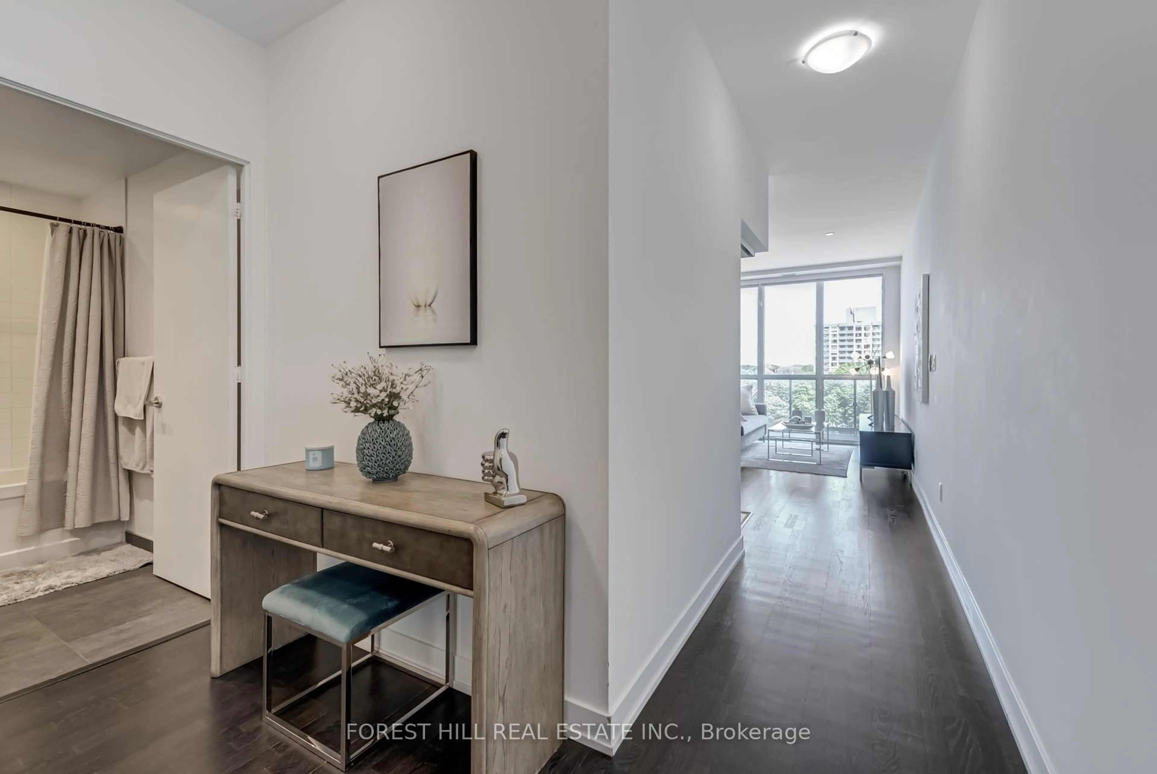 Indoor entryway for 501 St. Clair Ave #602, Toronto Ontario M5P 0A2