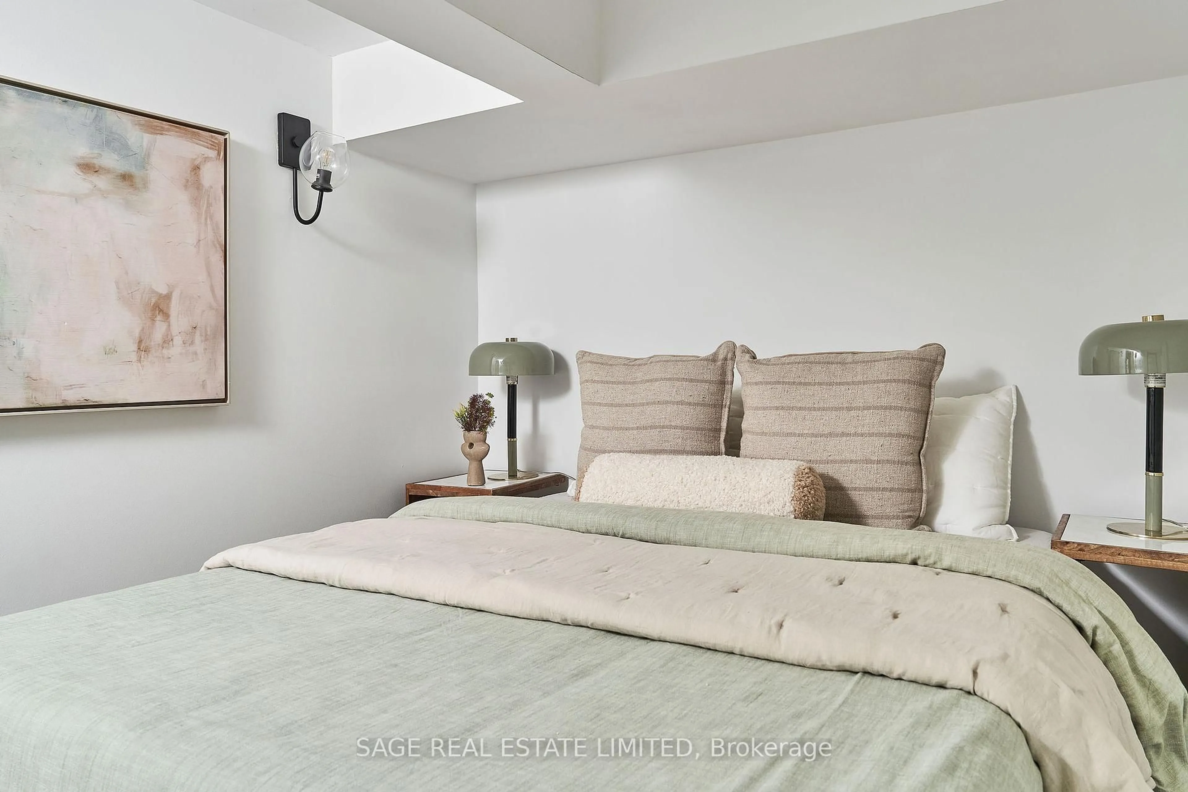 Bedroom with bed, unknown for 115 Gore Vale Ave, Toronto Ontario M6J 2R5