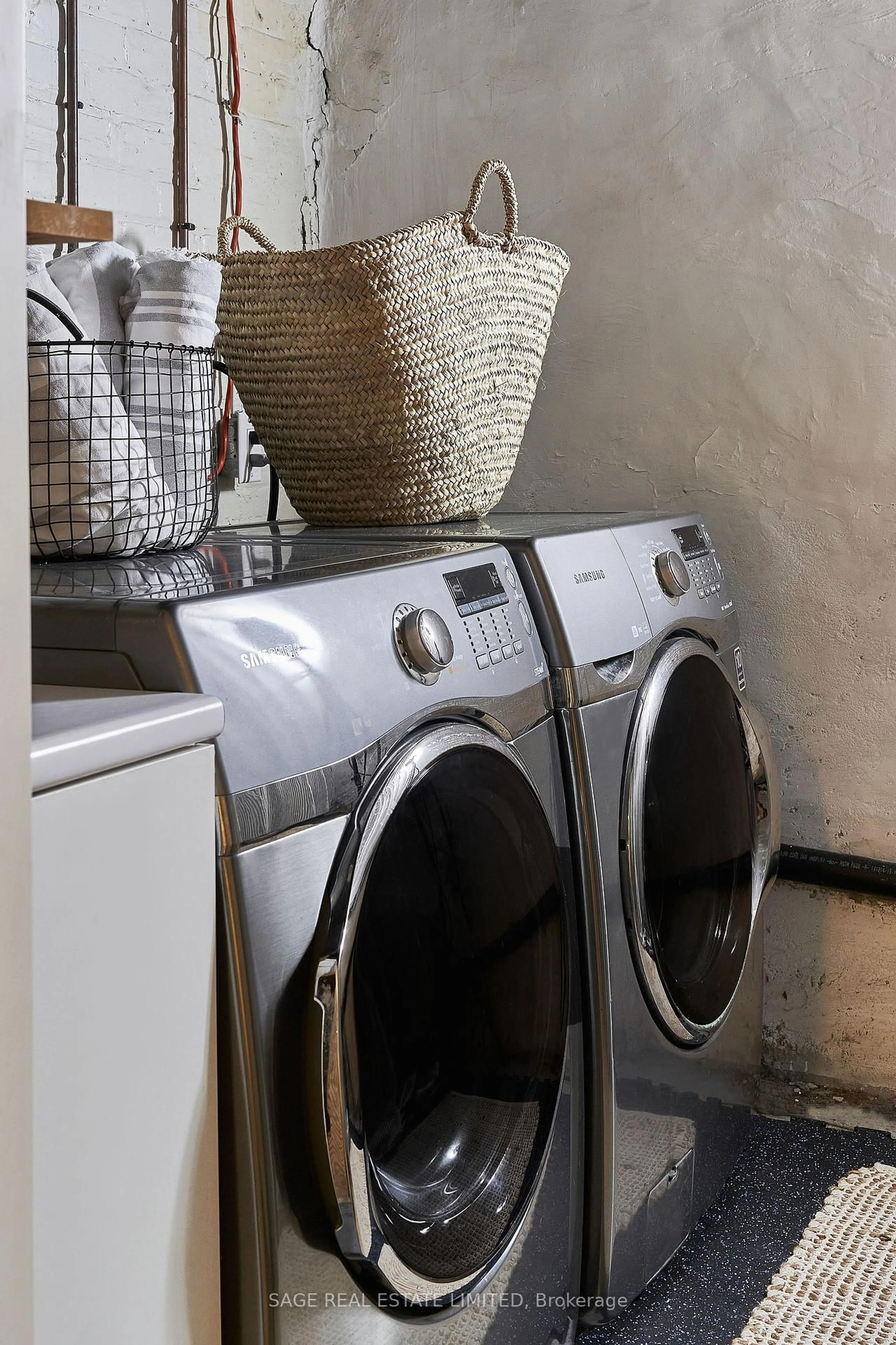 Laundry room for 115 Gore Vale Ave, Toronto Ontario M6J 2R5