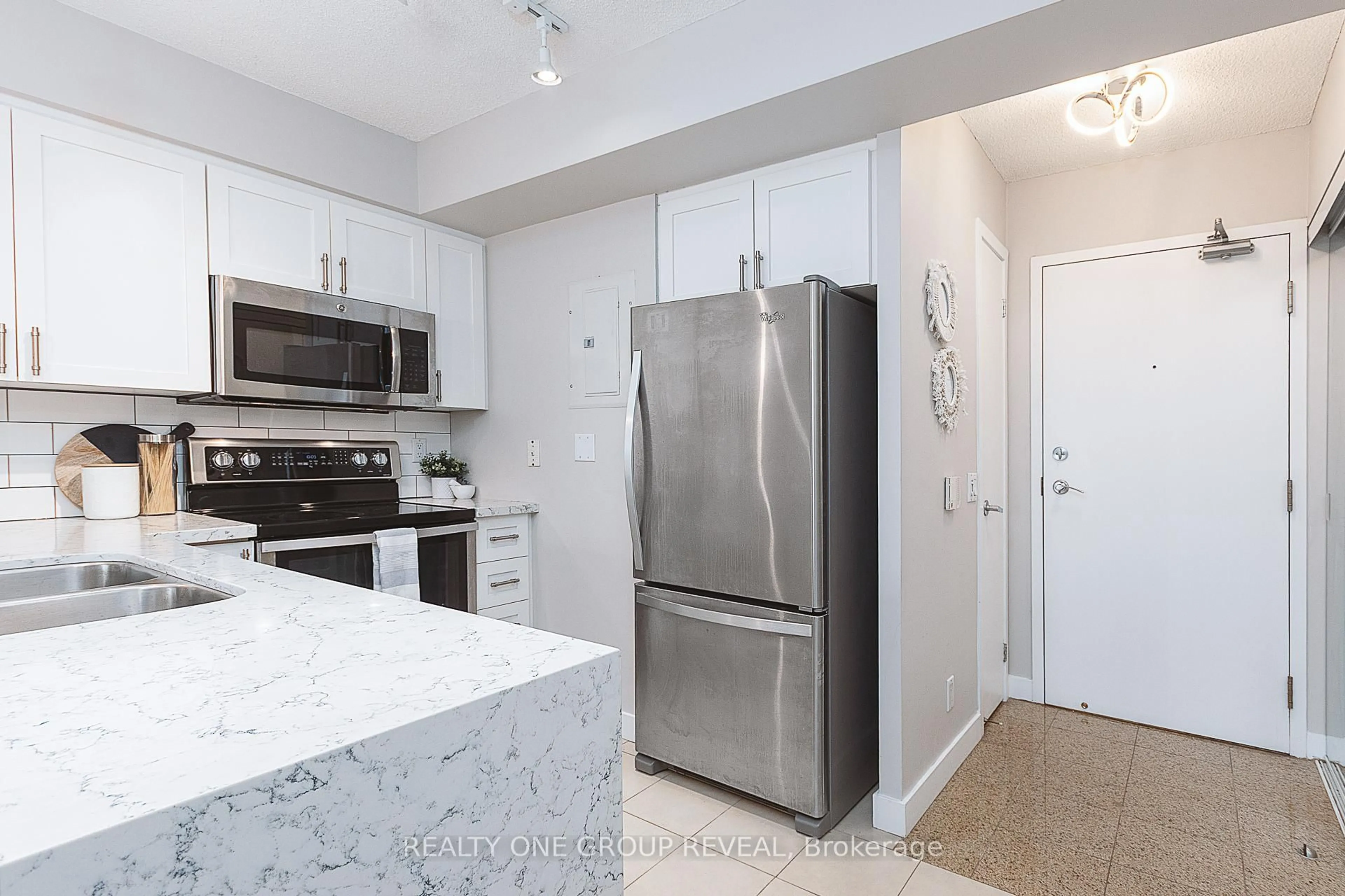 Standard kitchen, unknown for 373 Front St #1101, Toronto Ontario M5V 3R7