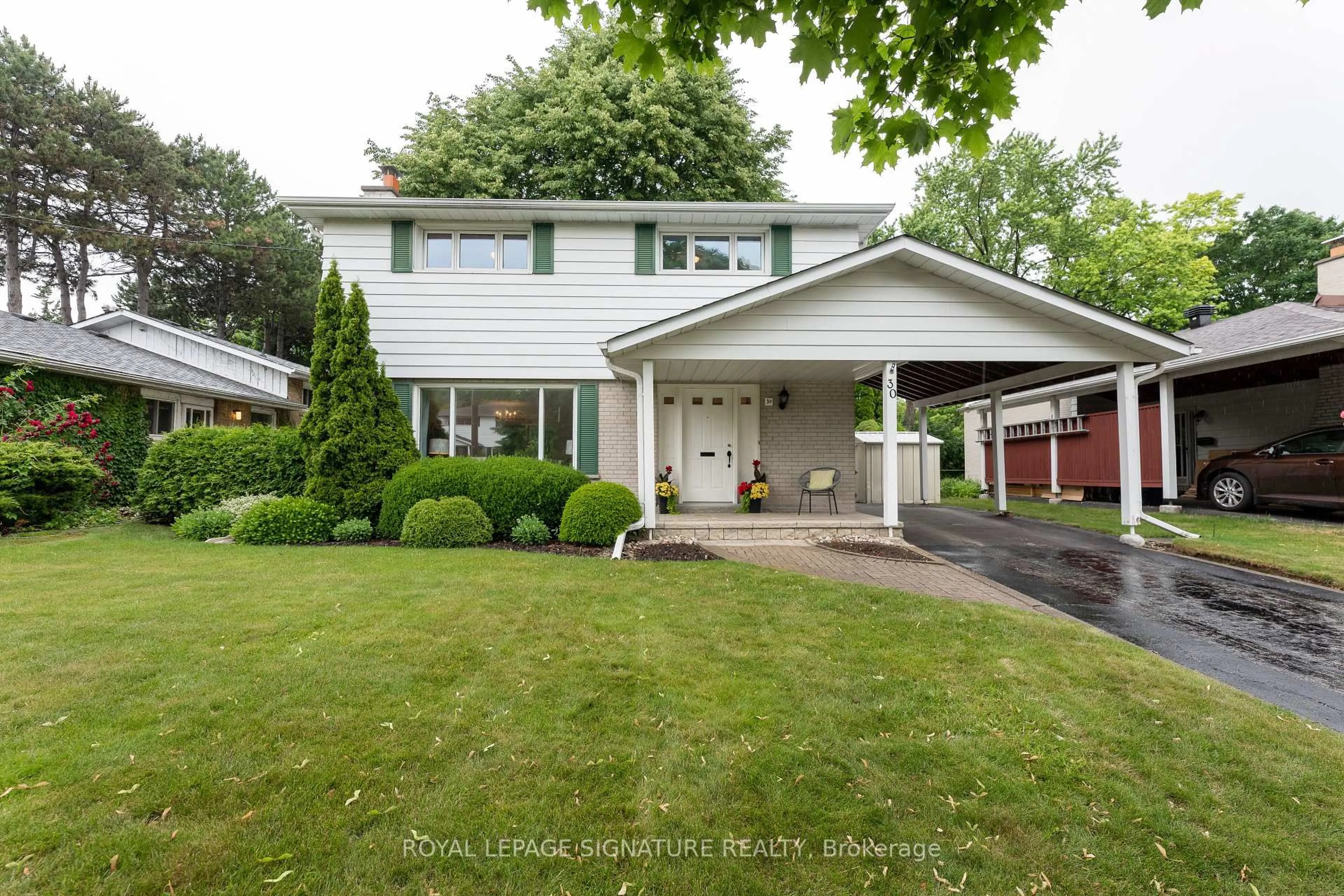 Home with vinyl exterior material, street for 30 Marowyne Dr, Toronto Ontario M2J 2A4