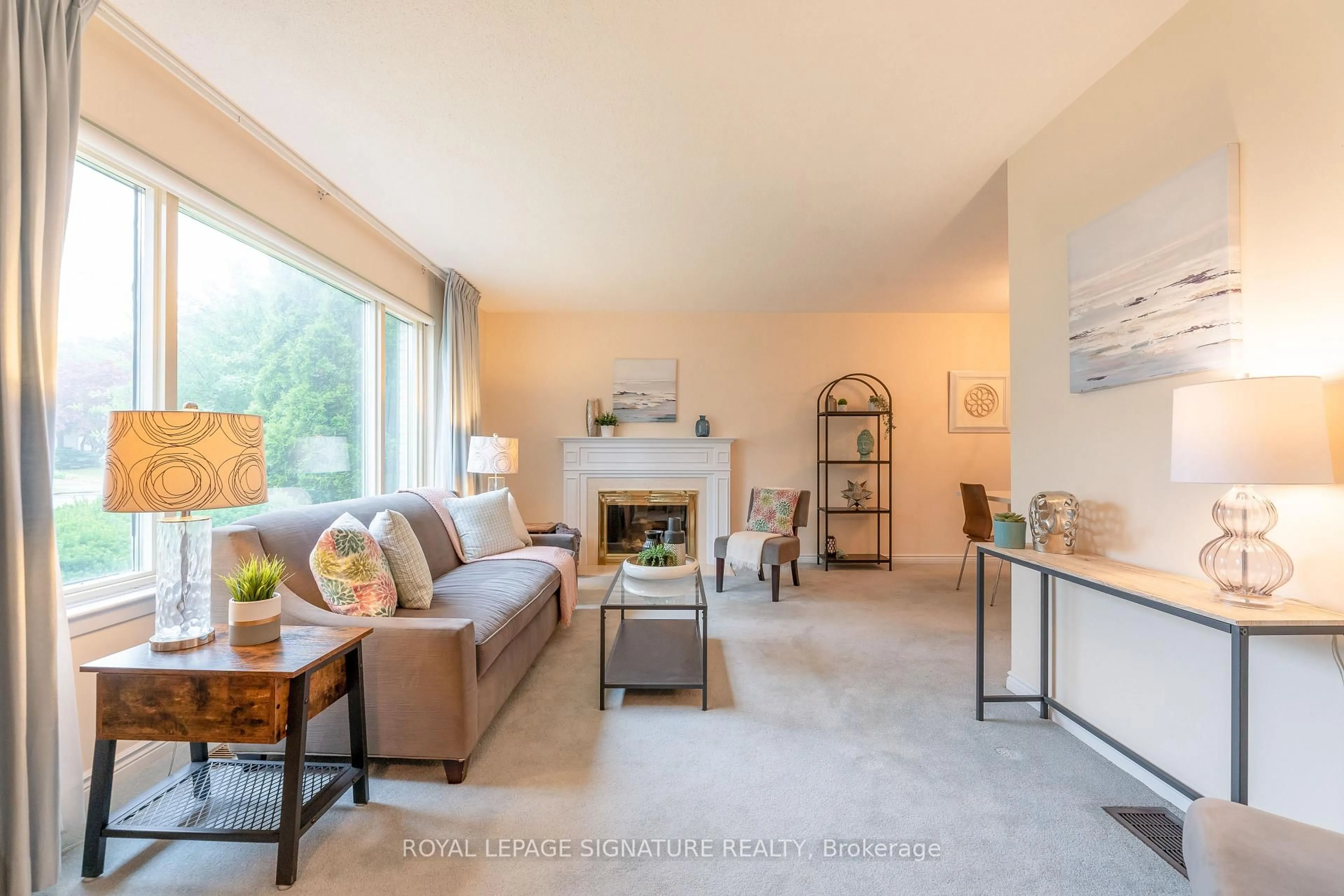 Living room with furniture, unknown for 30 Marowyne Dr, Toronto Ontario M2J 2A4