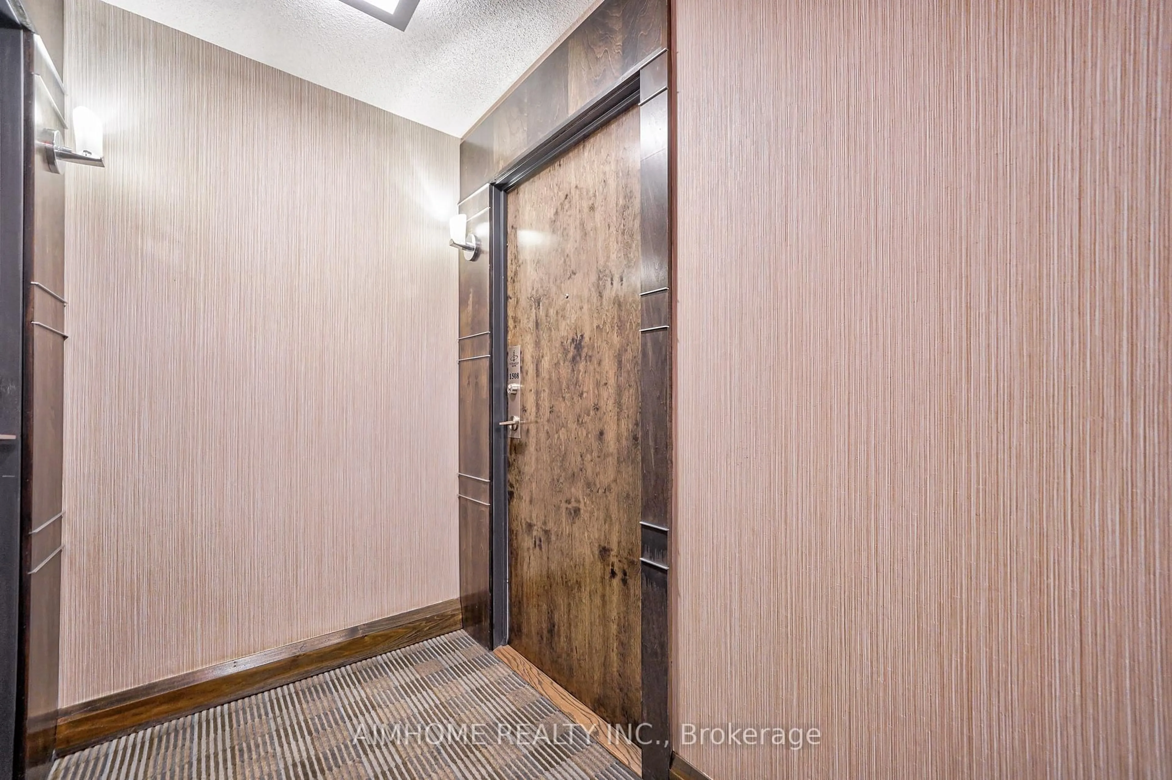 Indoor foyer for 33 Bay St #1508, Toronto Ontario M5J 2Z3