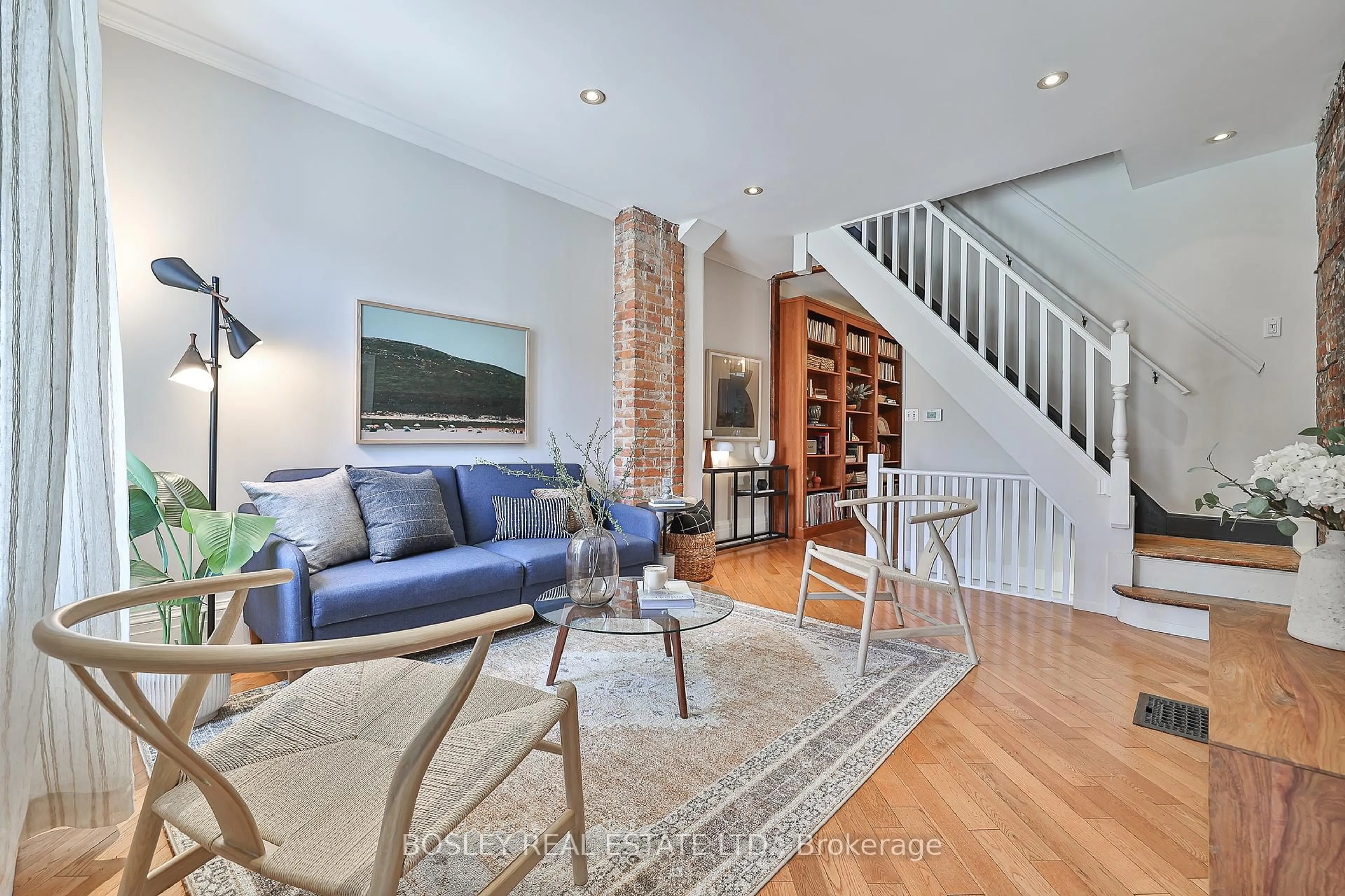 Living room with furniture, unknown for 137 Wolseley St, Toronto Ontario M6J 1K3