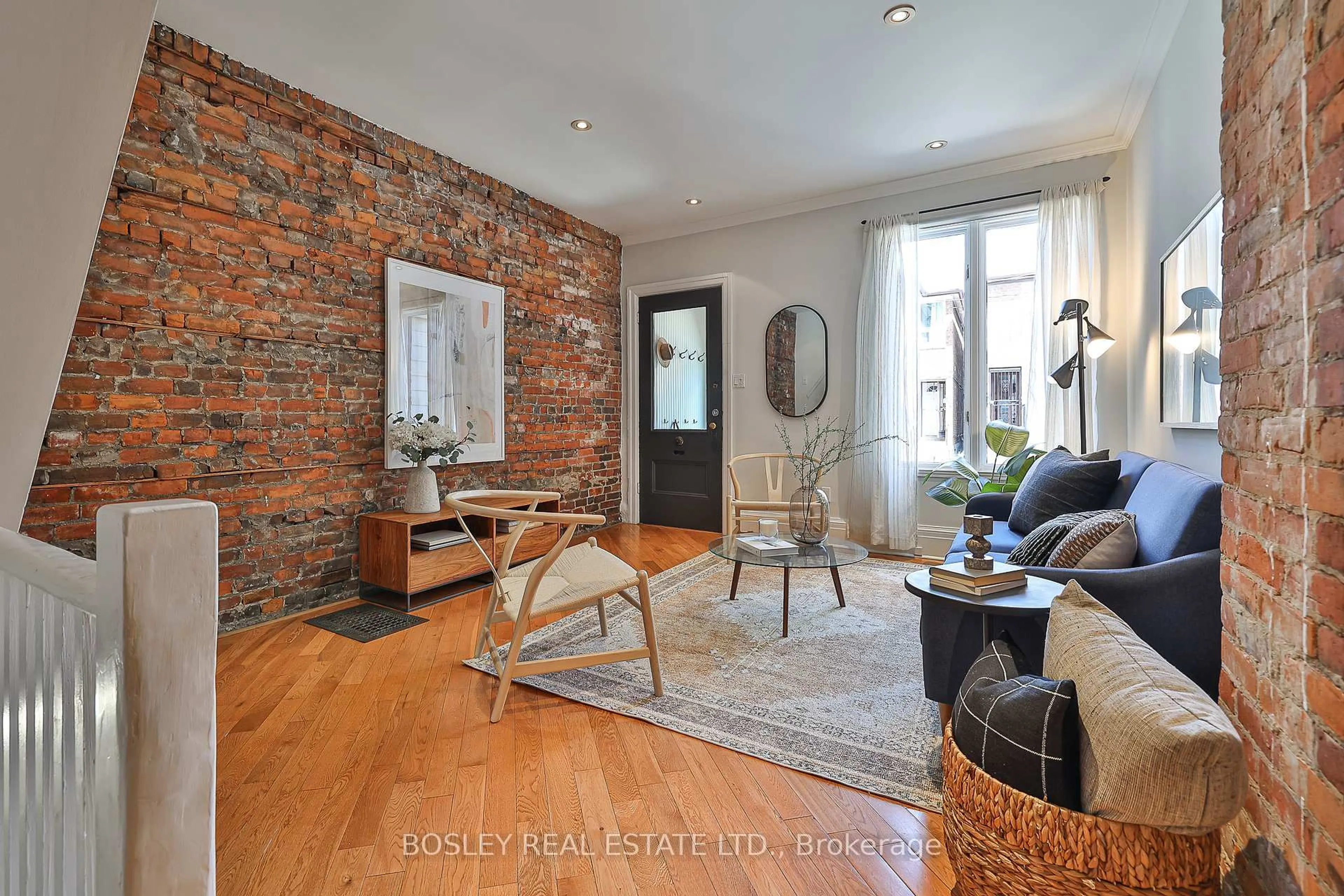 Living room with furniture, unknown for 137 Wolseley St, Toronto Ontario M6J 1K3
