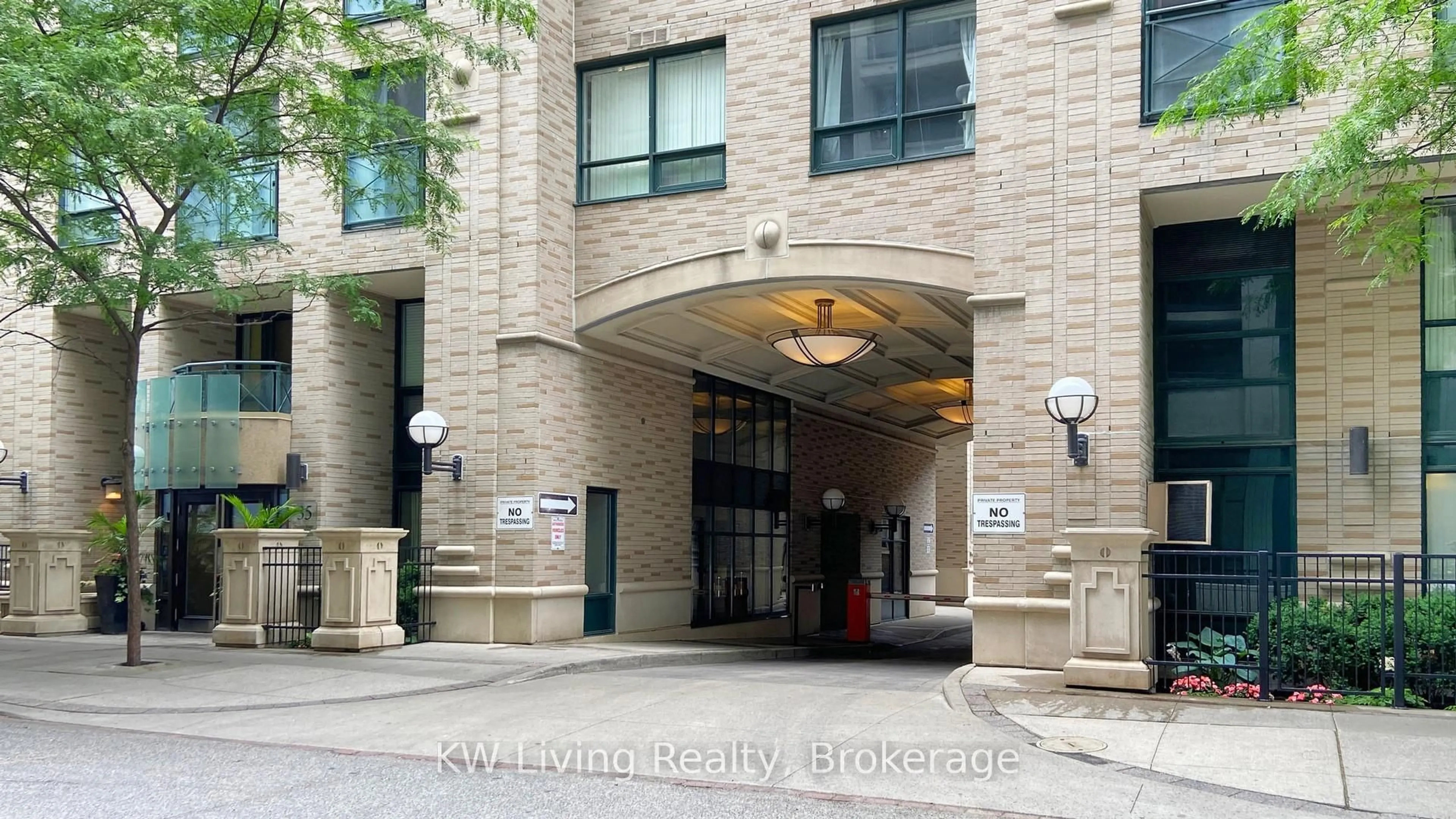 Indoor foyer for 35 Hayden St #407, Toronto Ontario M4Y 3C3