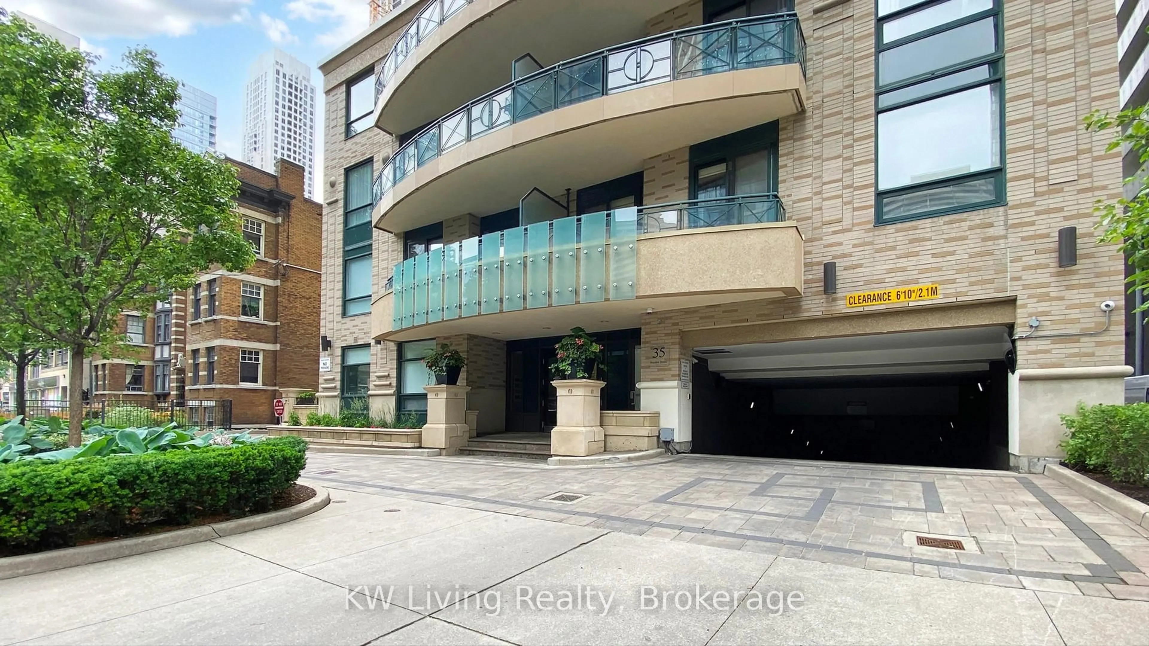 Indoor foyer for 35 Hayden St #407, Toronto Ontario M4Y 3C3