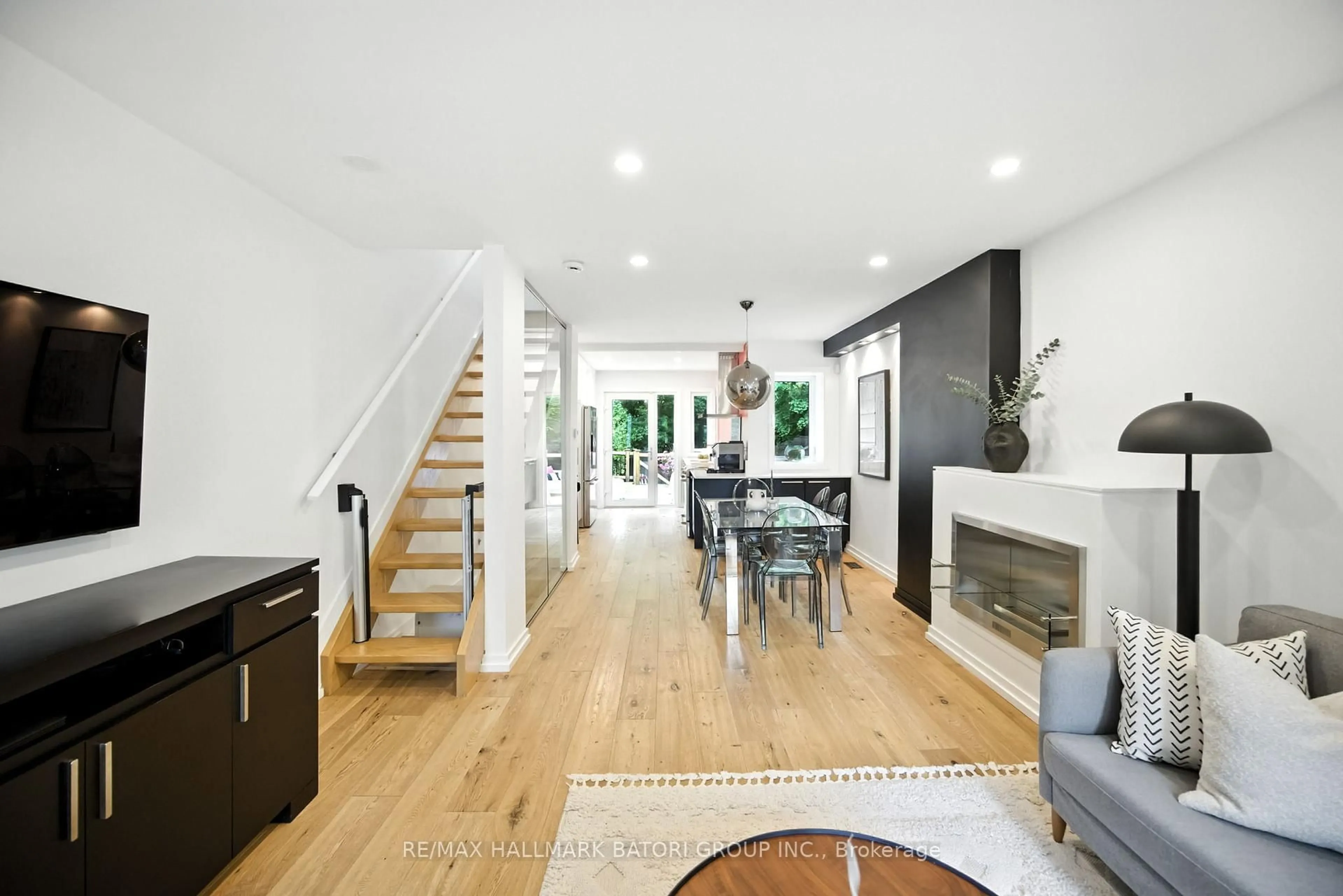 Open concept kitchen, unknown for 276 Roselawn Ave, Toronto Ontario M4R 1E9