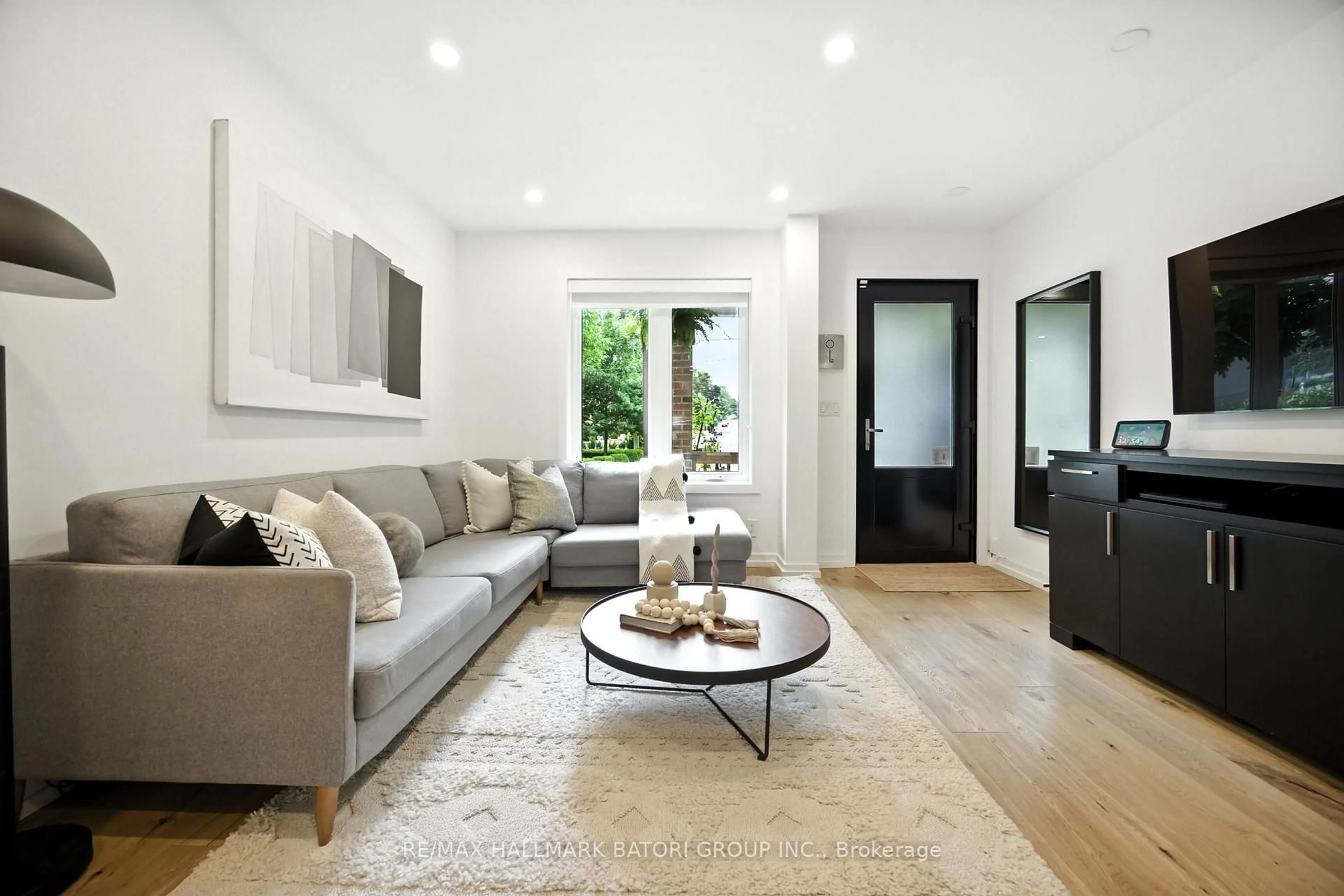 Living room with furniture, unknown for 276 Roselawn Ave, Toronto Ontario M4R 1E9