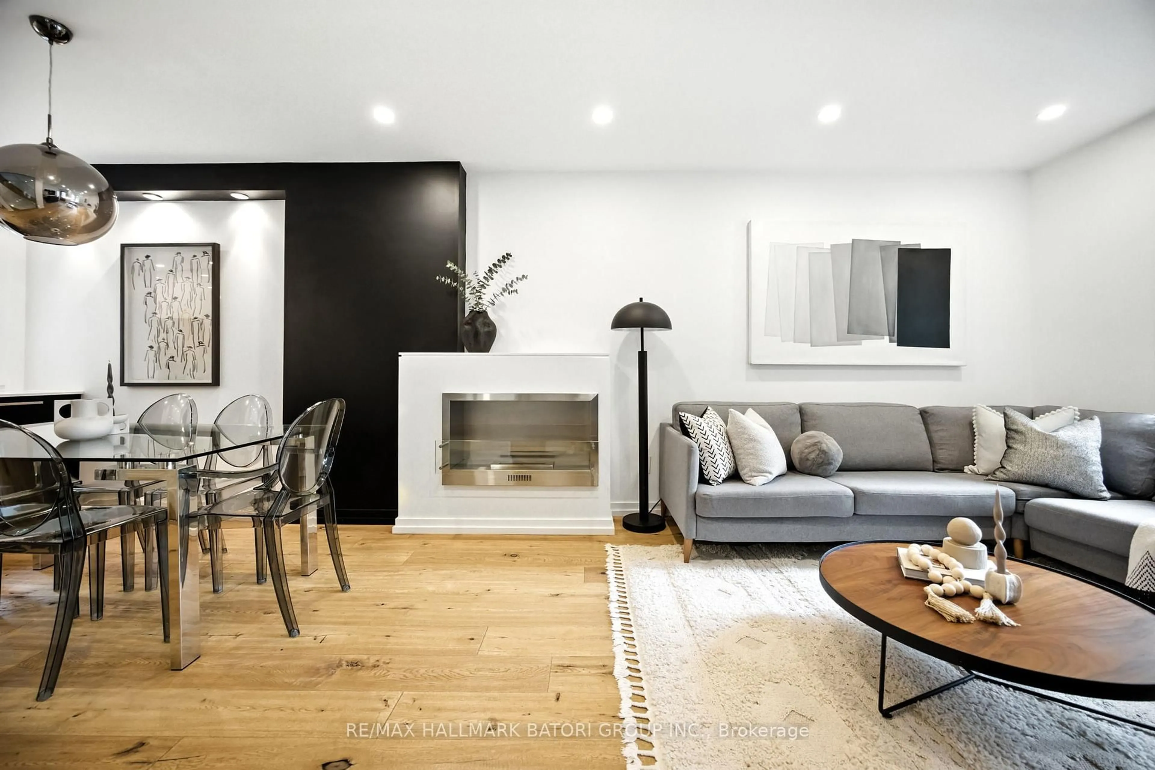 Living room with furniture, unknown for 276 Roselawn Ave, Toronto Ontario M4R 1E9