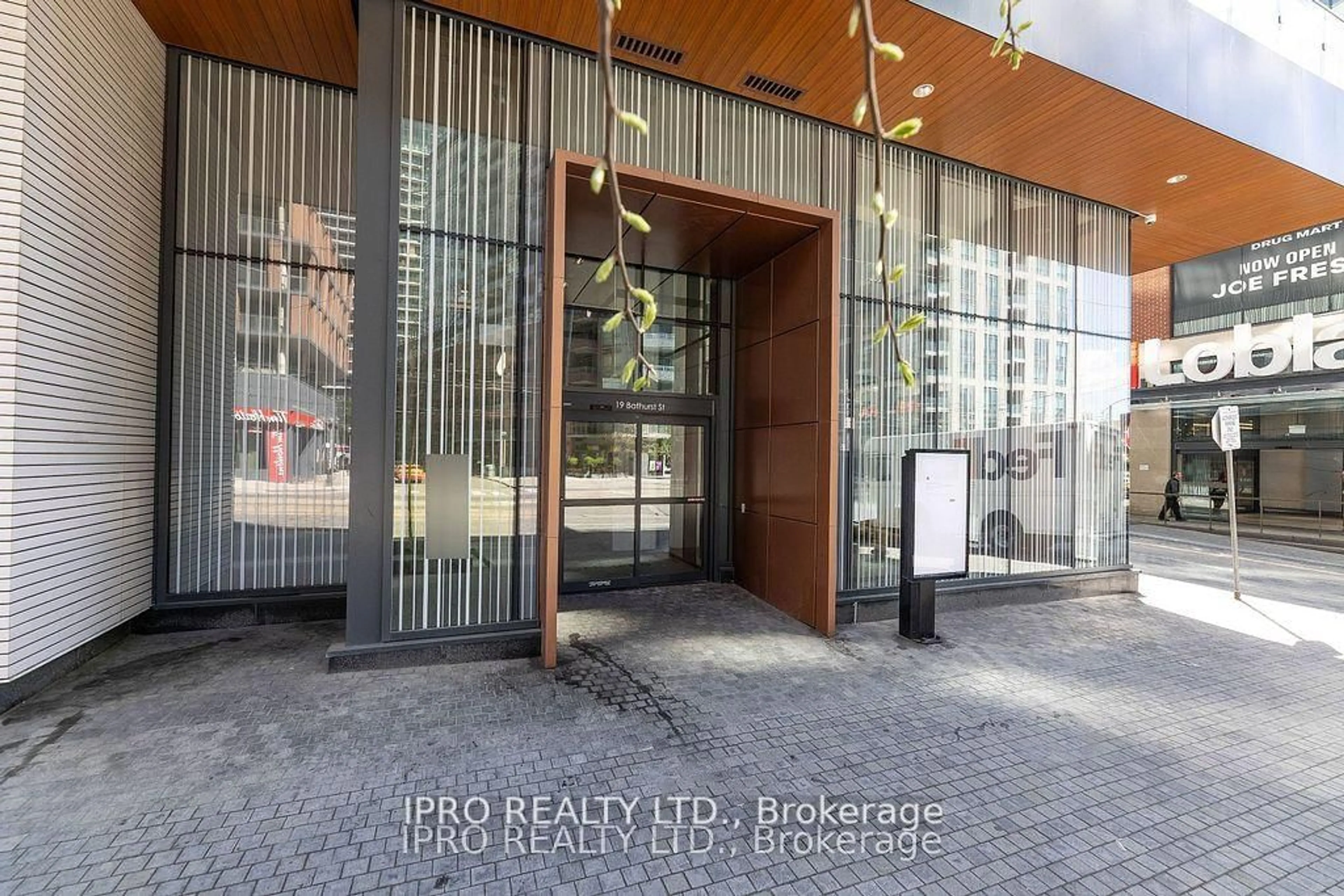 Indoor foyer for 19 Bathurst St #2311, Toronto Ontario M5V 0N2