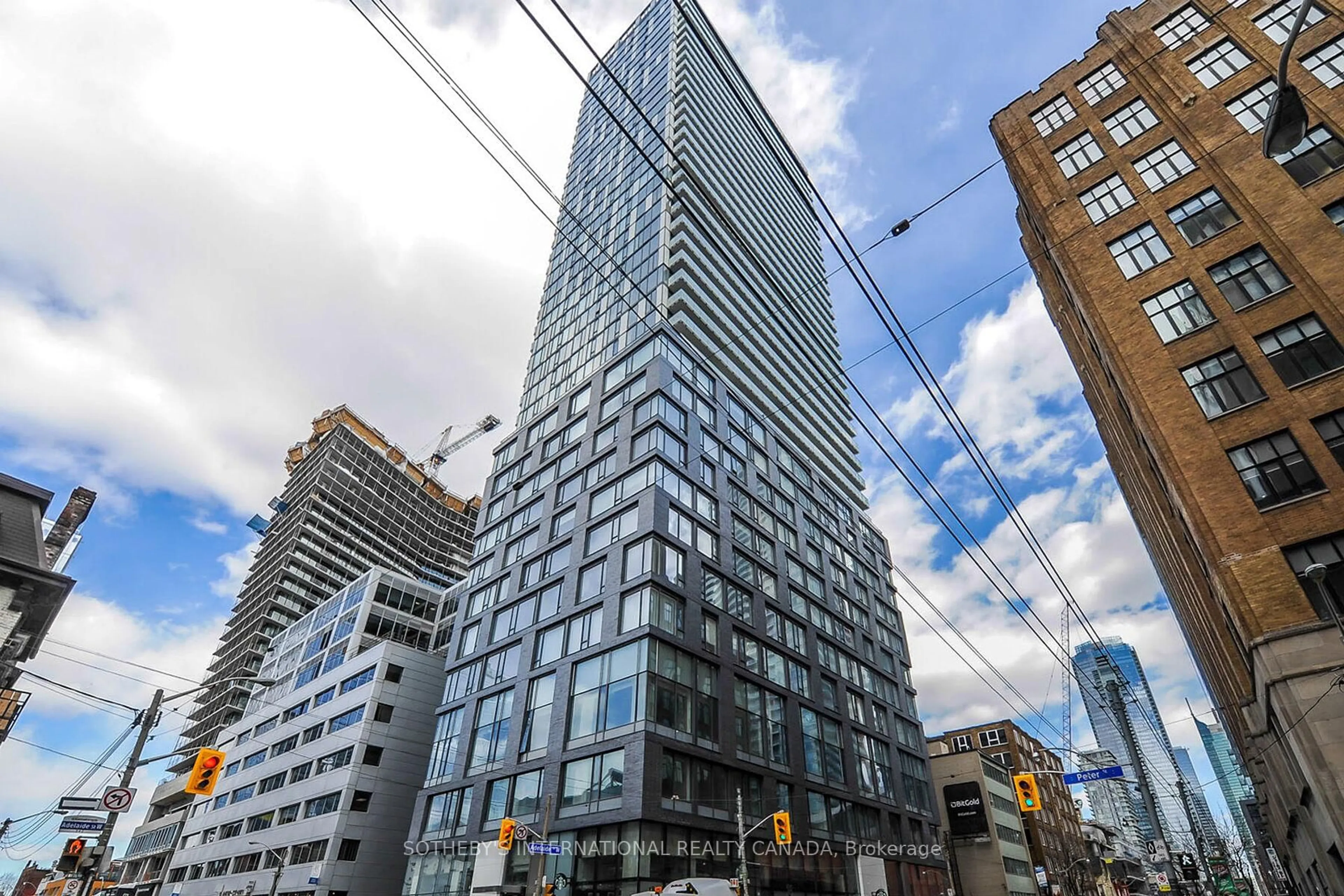 Patio, building for 101 Peter St #3407, Toronto Ontario M5V 0G6