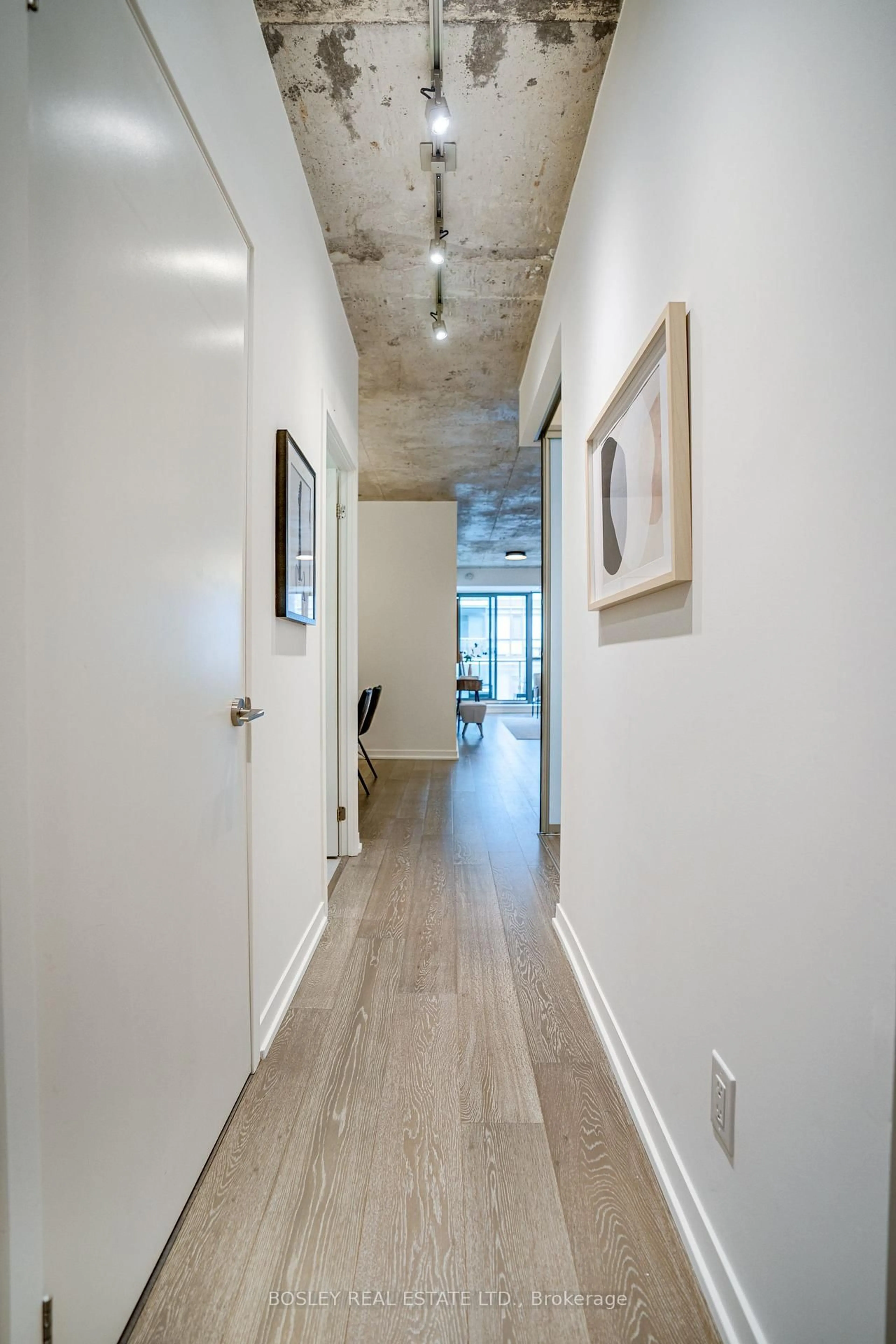 Indoor entryway for 8 Gladstone Ave #403, Toronto Ontario M6J 0B3
