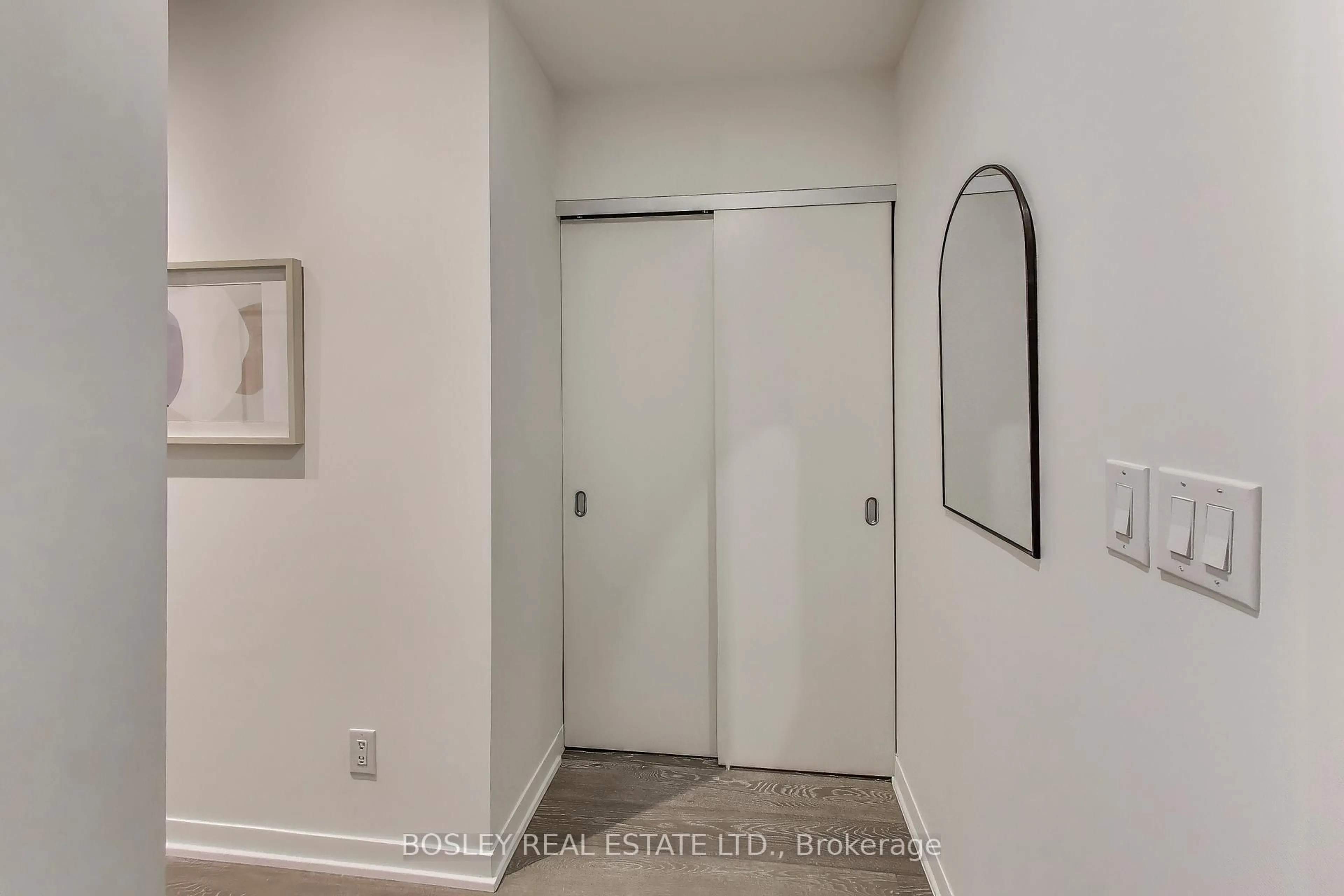 Unknown for 8 Gladstone Ave #403, Toronto Ontario M6J 0B3
