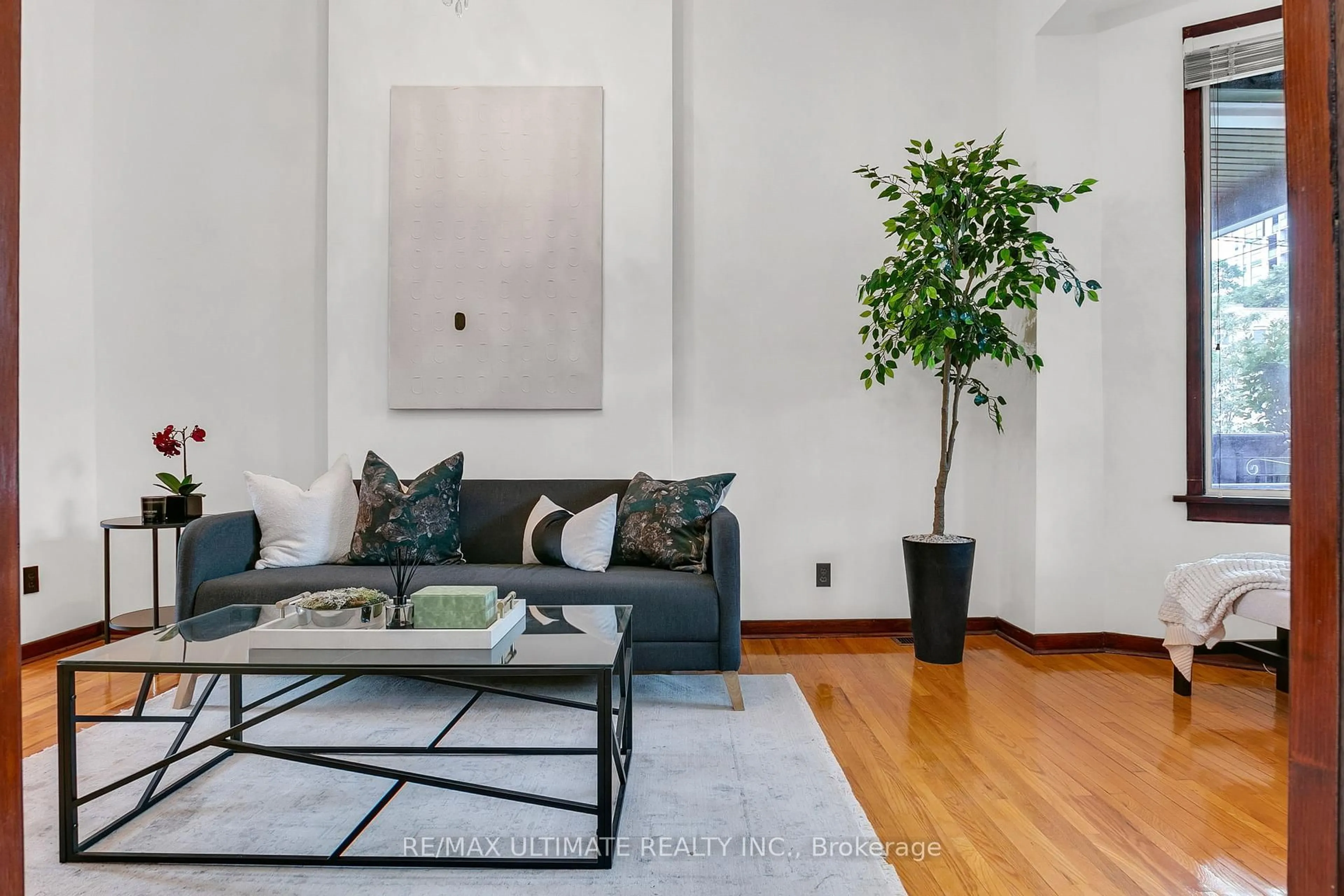 Living room with furniture, unknown for 63 Gladstone Ave, Toronto Ontario M6J 3K7