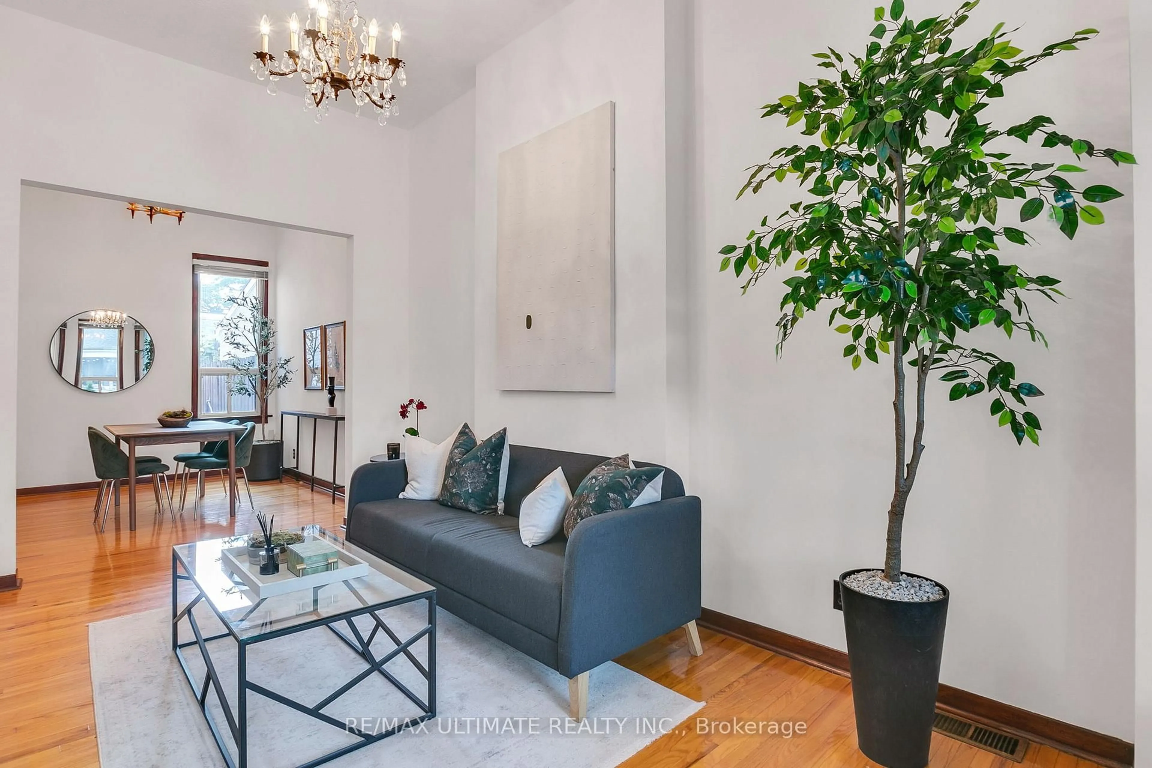 Living room with furniture, unknown for 63 Gladstone Ave, Toronto Ontario M6J 3K7