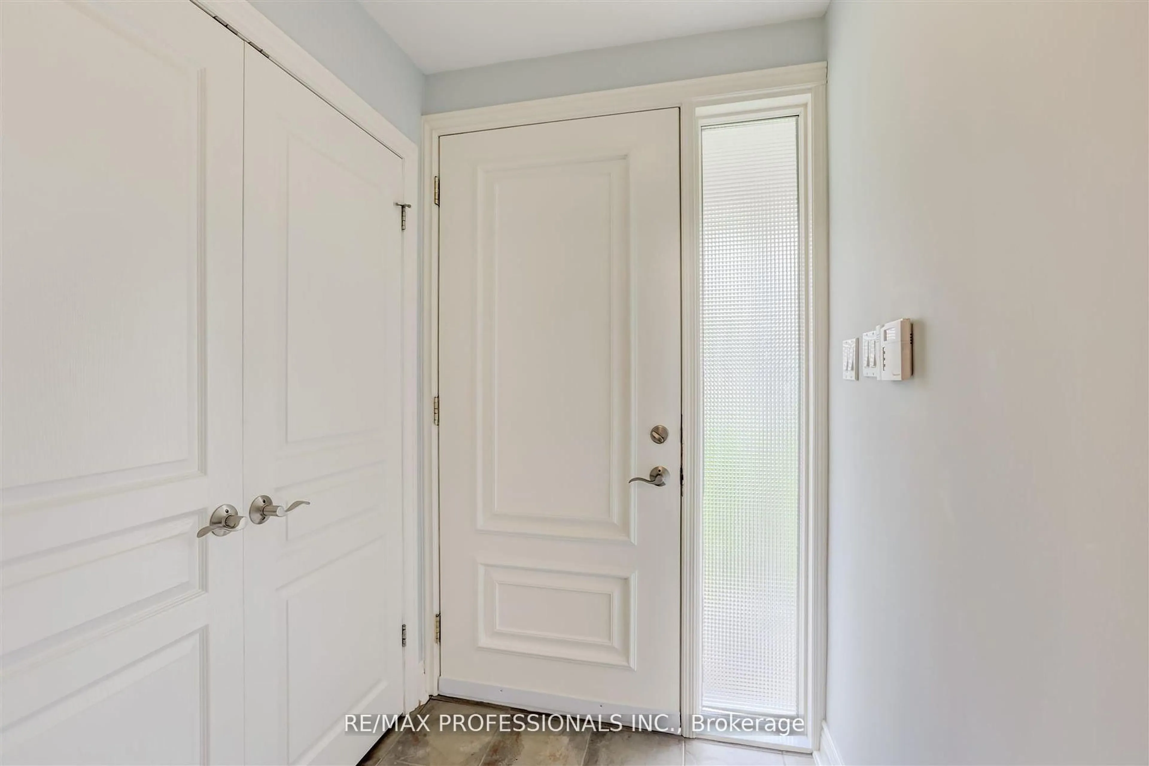 Indoor entryway for 30 Tobruk Cres, Toronto Ontario M2M 3B4