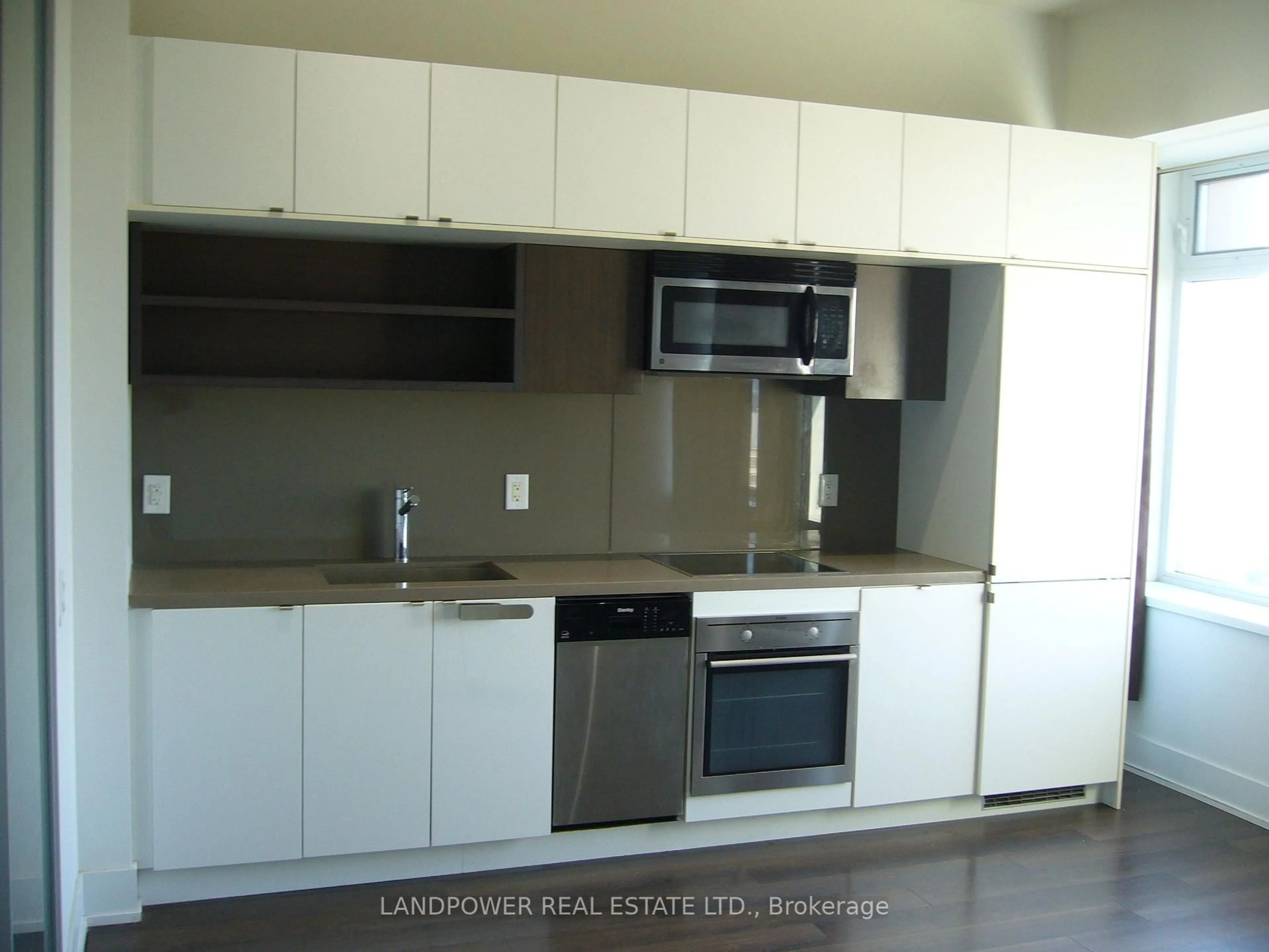 Standard kitchen, wood/laminate floor for 111 St Clair Ave #1427, Toronto Ontario M4V 1N5