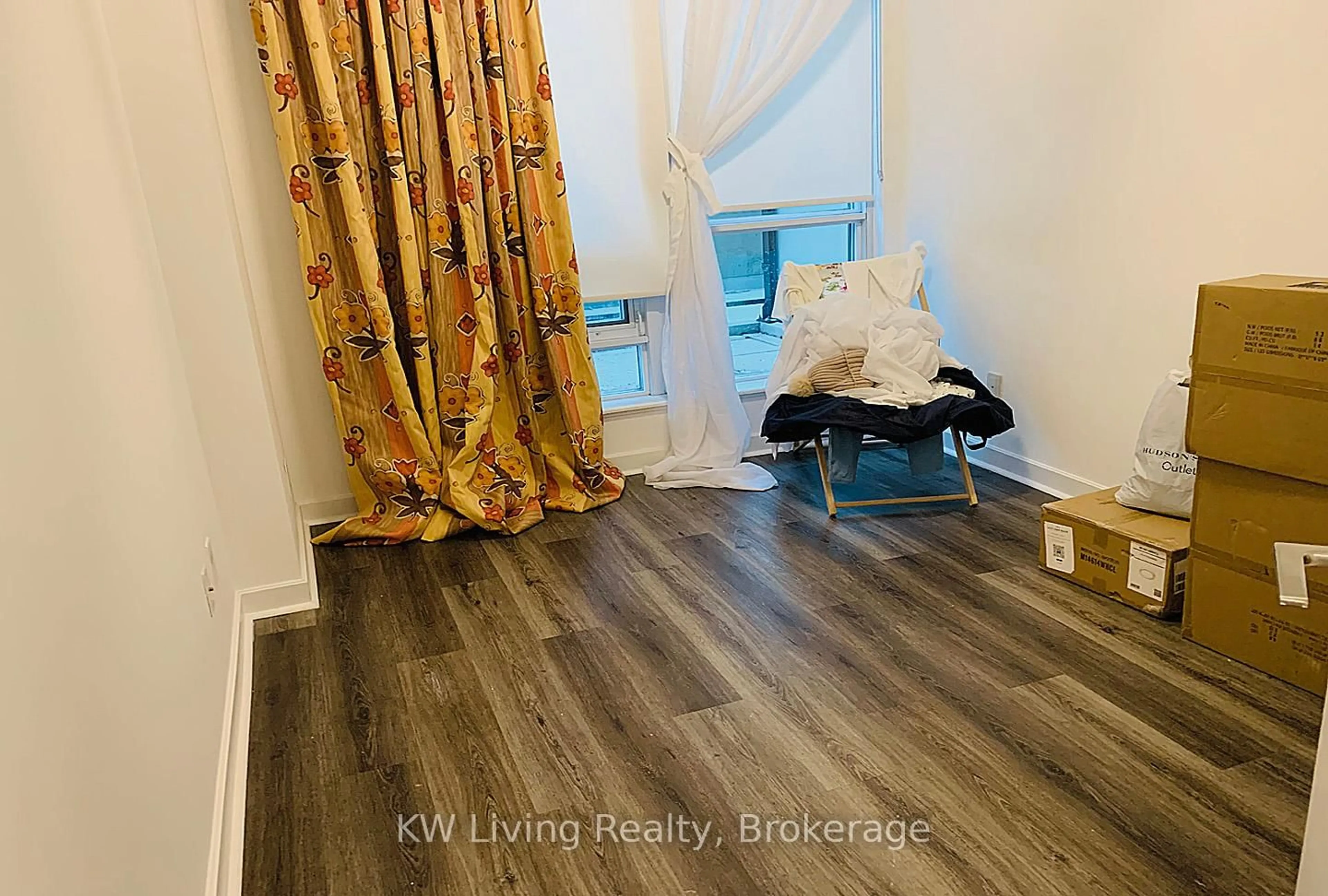A pic of a room for 18 Harbour St #505, Toronto Ontario M5J 2Z6