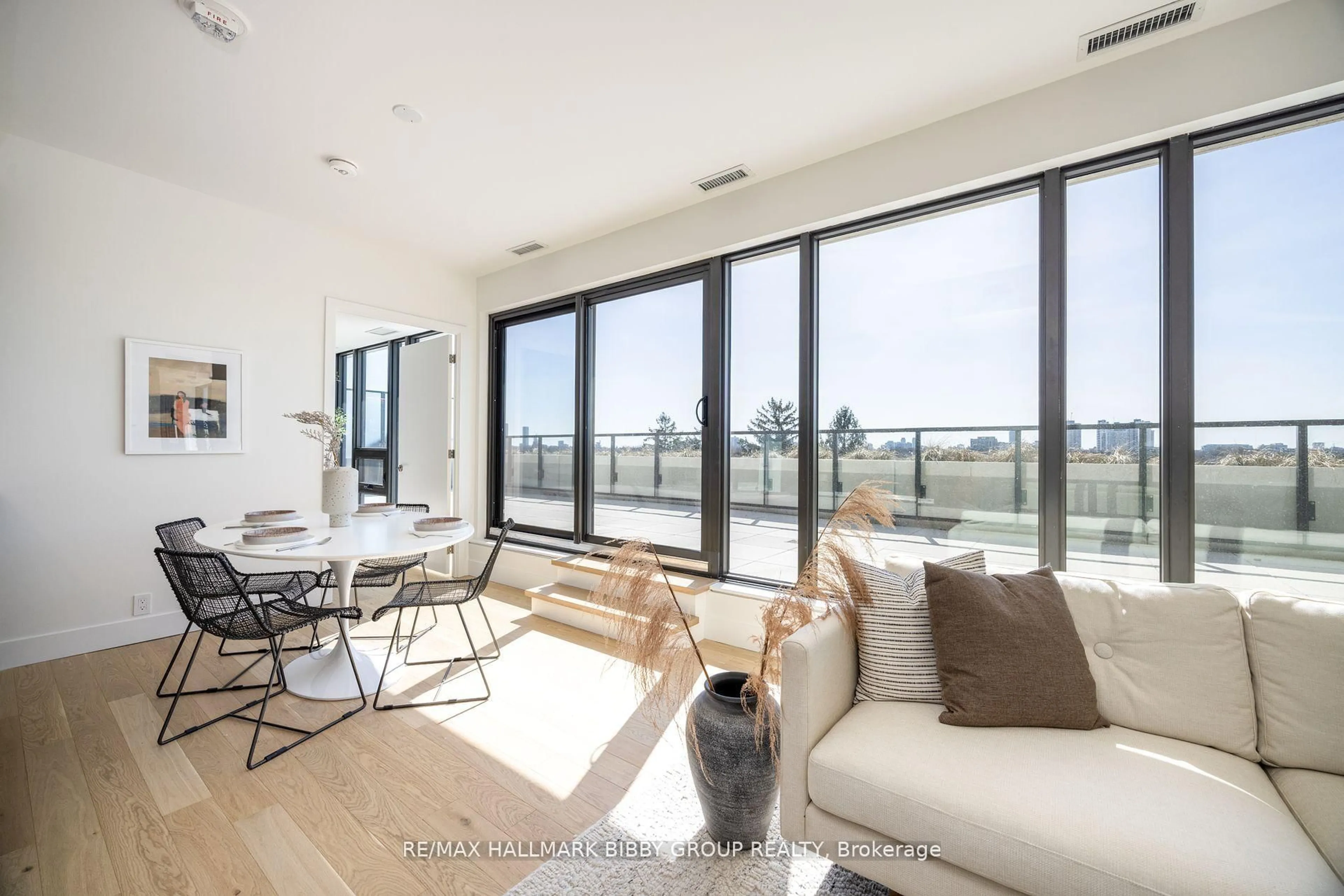 Living room with furniture, unknown for 1414 Bayview Ave #701, Toronto Ontario M4G 3A7