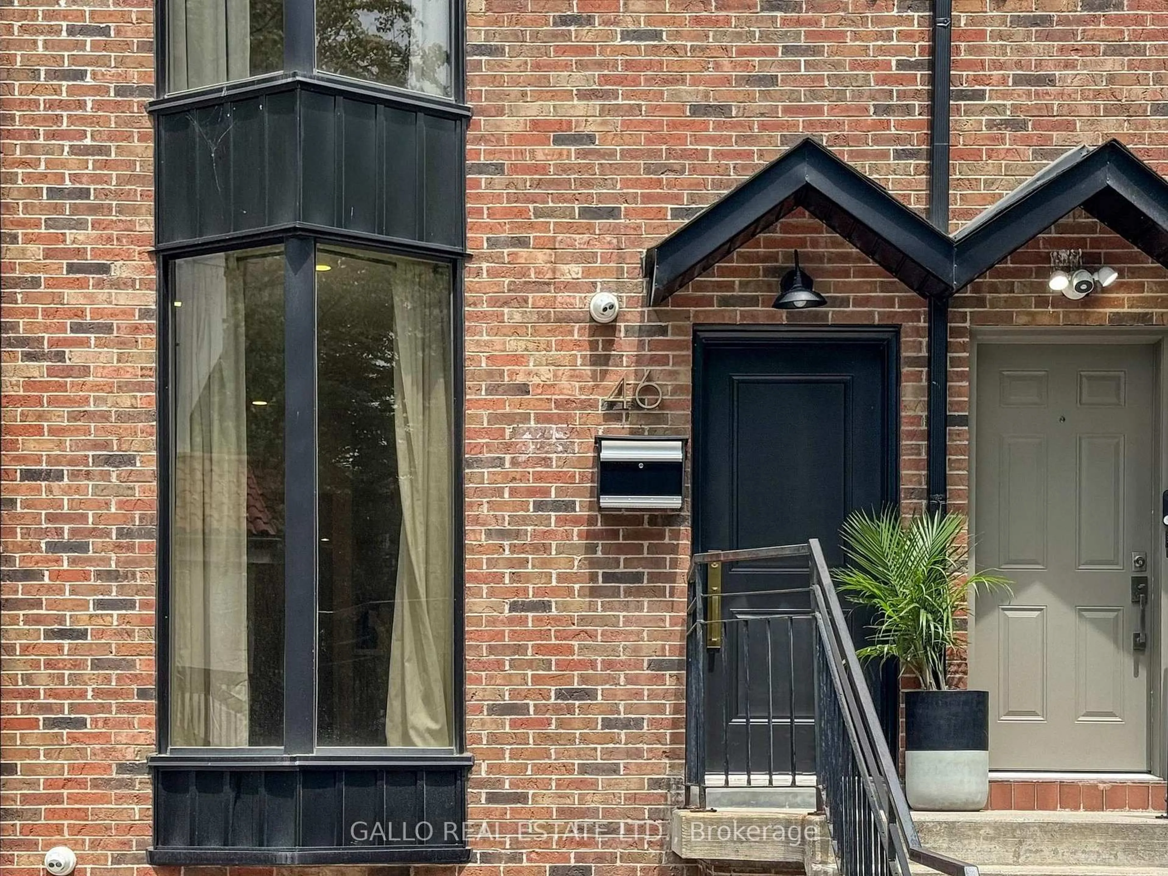 Home with brick exterior material, street for 46 Mcgill St, Toronto Ontario M5B 1H2
