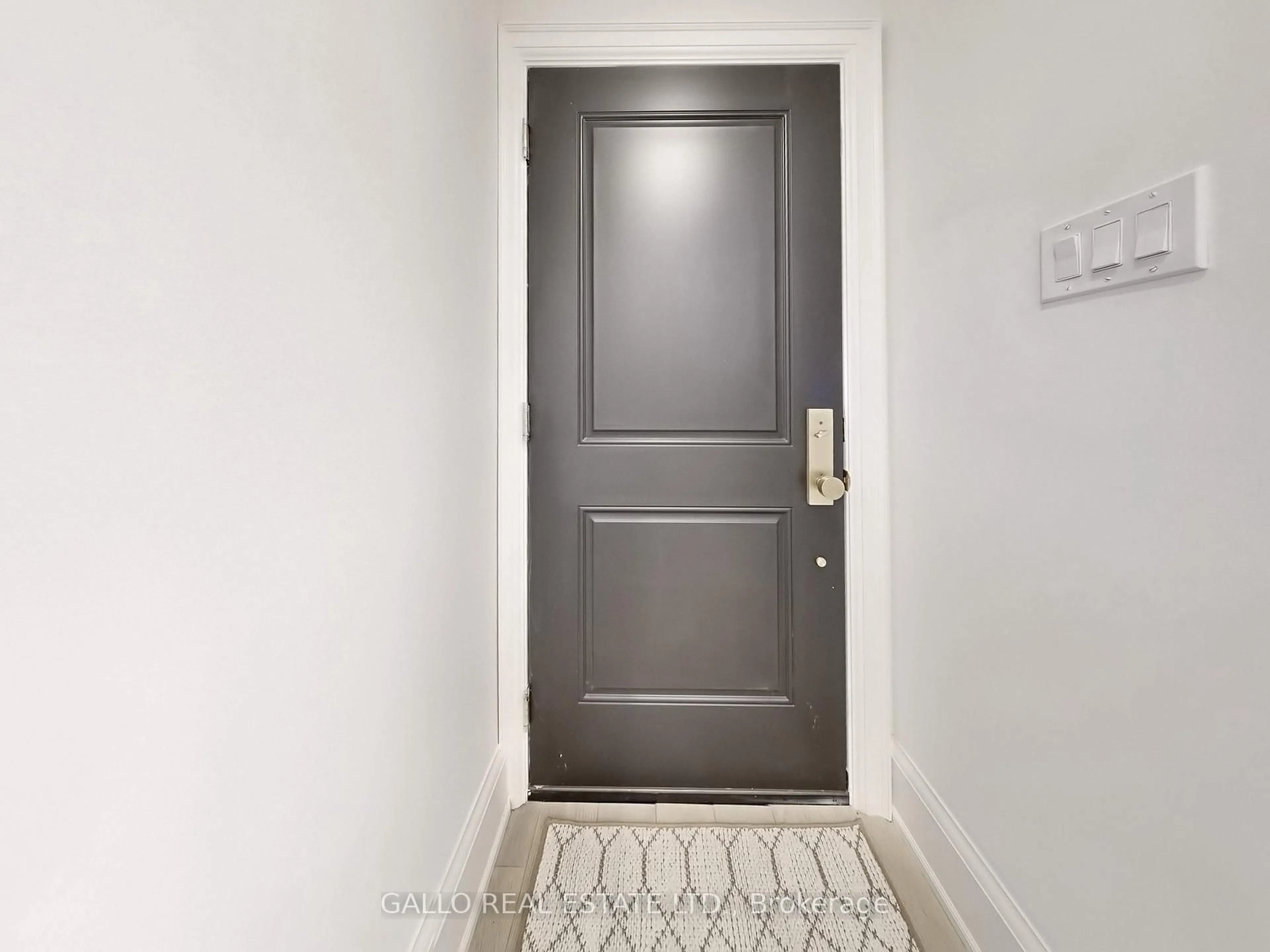 Indoor entryway for 46 Mcgill St, Toronto Ontario M5B 1H2