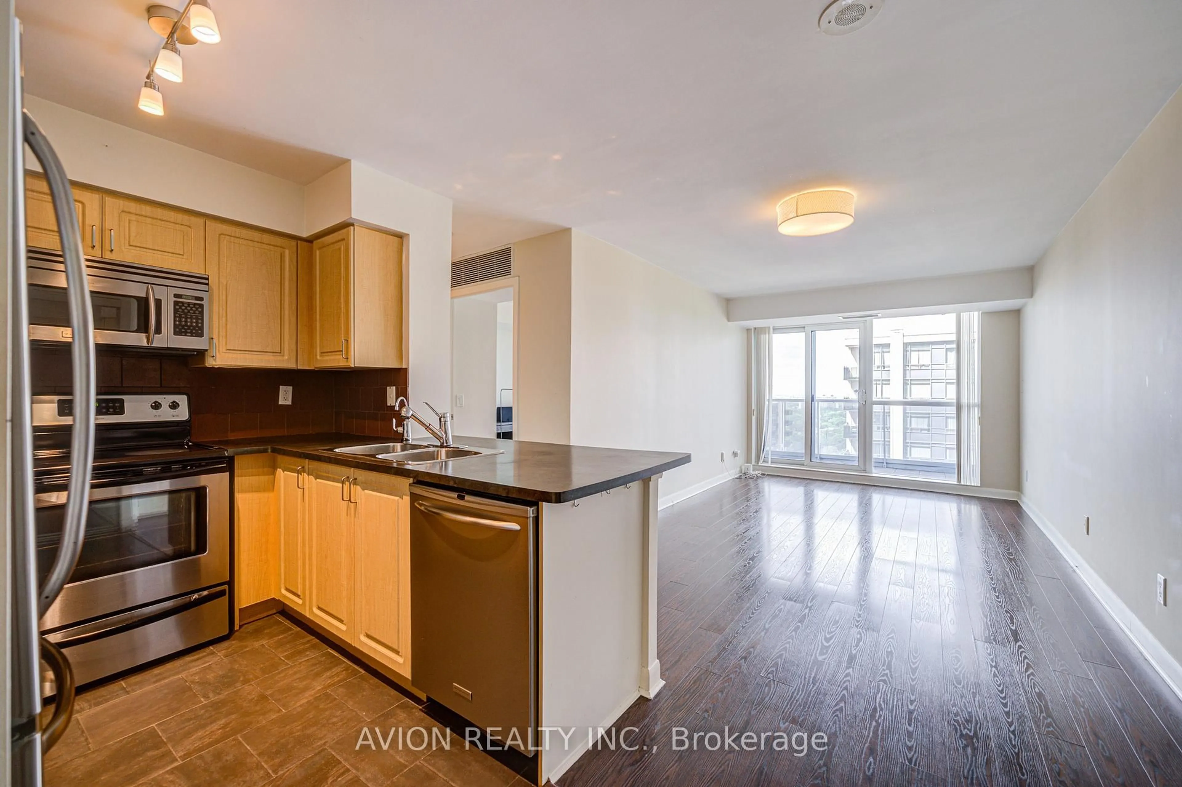 Standard kitchen, unknown for 4978 Yonge St #3106, Toronto Ontario M2N 7G8