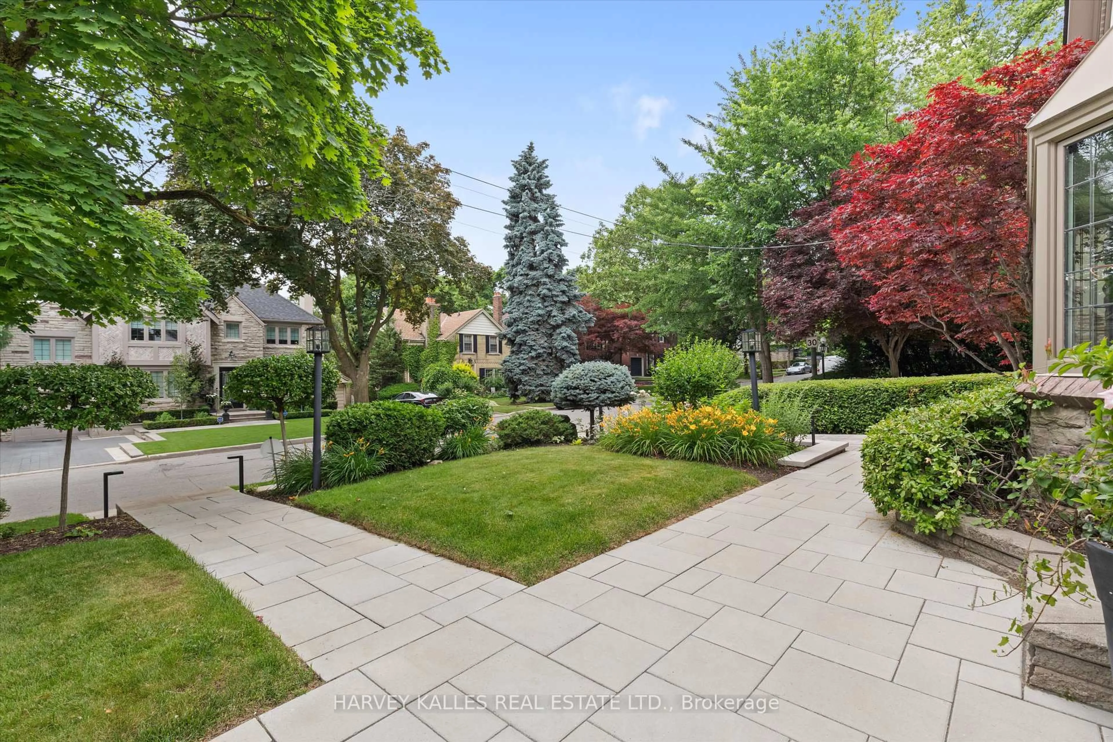 Patio, street for 11 Browside Ave, Toronto Ontario M5P 2T9