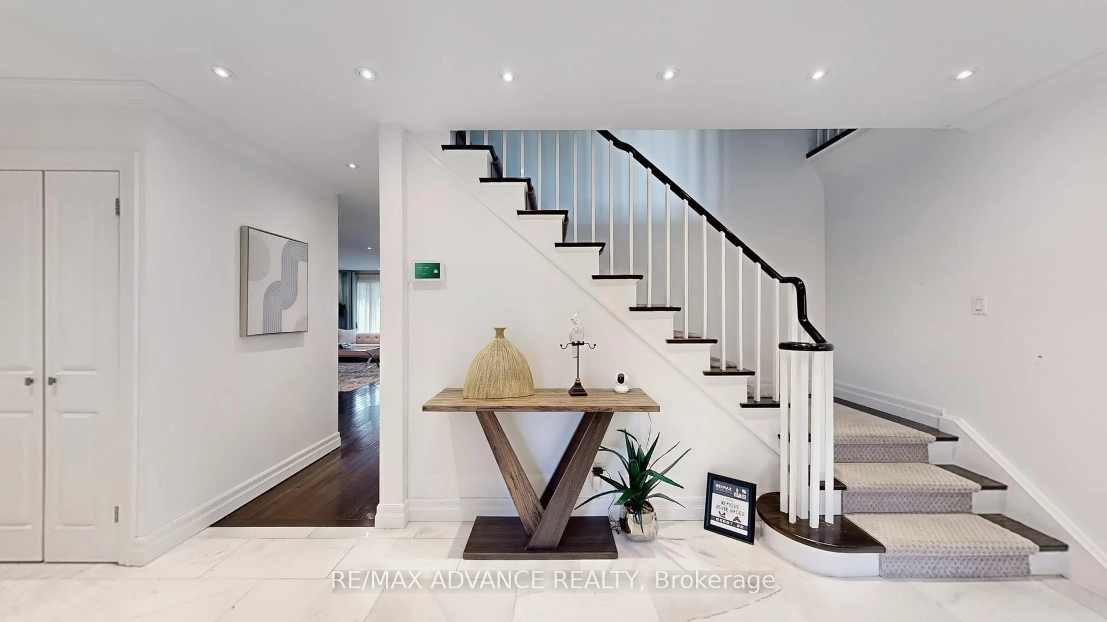 Stairs for 9 carluke Cres, Toronto Ontario M2L 2H7