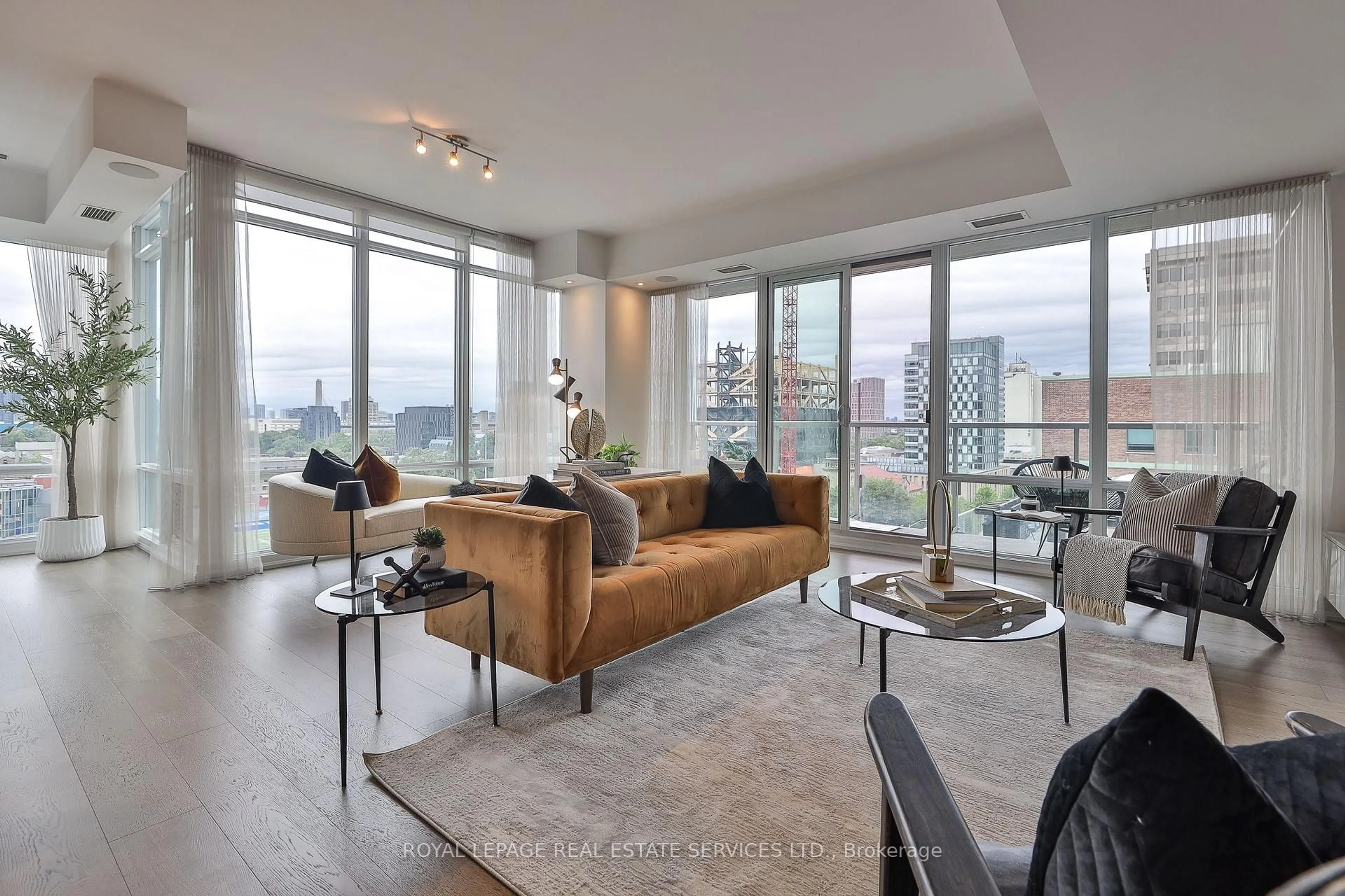 Living room with furniture, unknown for 1 Bedford Rd #808, Toronto Ontario M5R 2J7