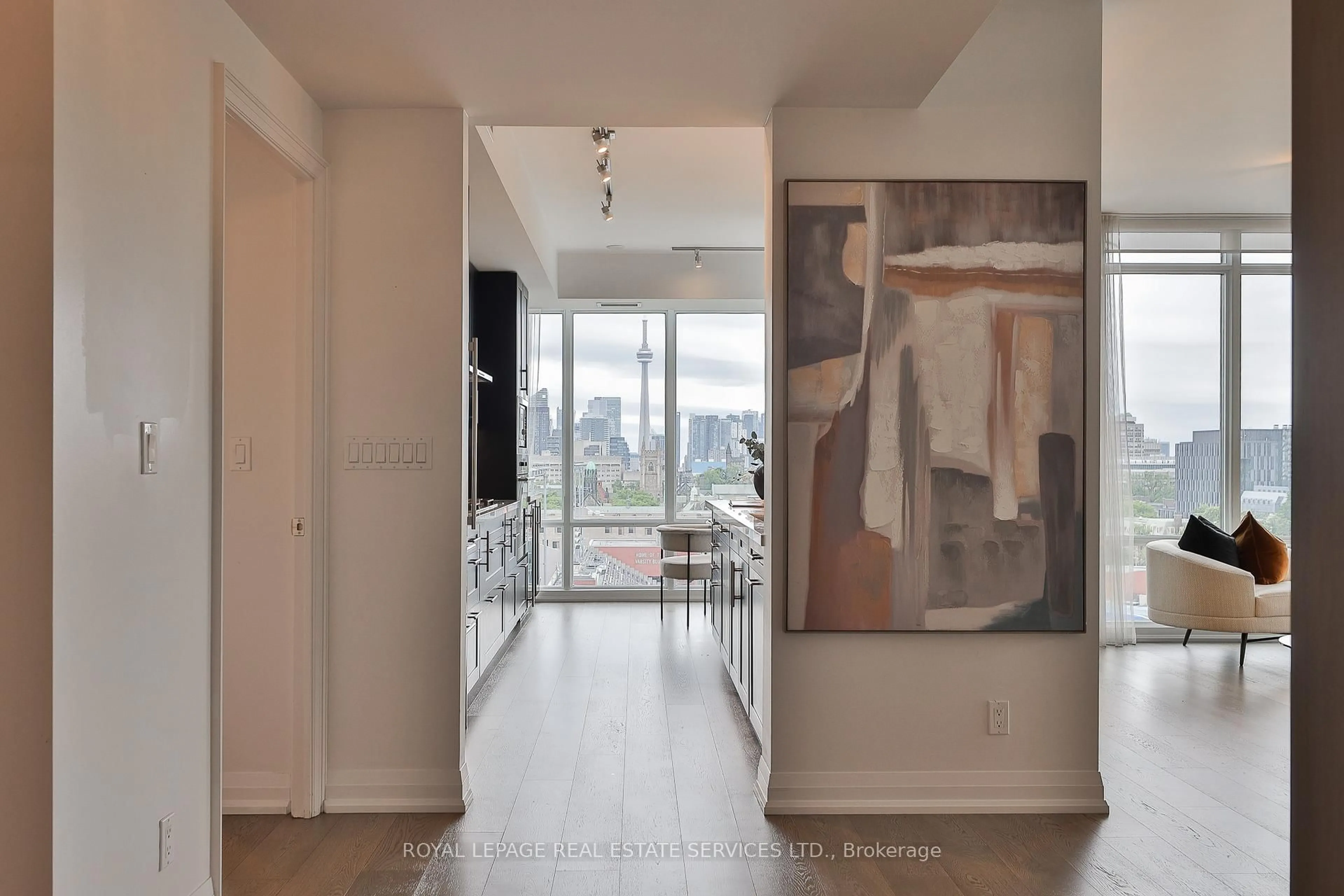 Indoor entryway for 1 Bedford Rd #808, Toronto Ontario M5R 2J7