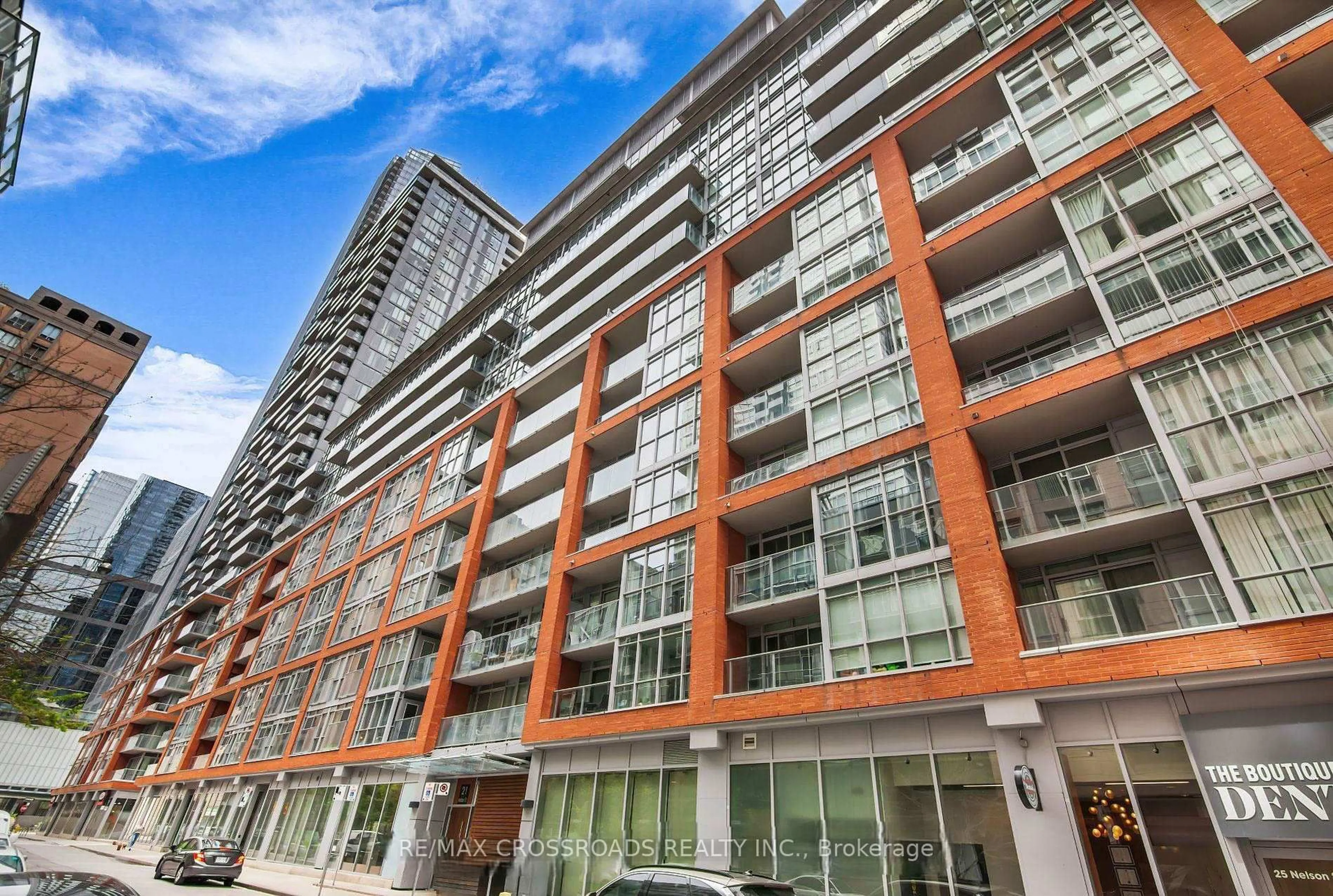 Patio, building for 21 Nelson St #615, Toronto Ontario M5V 3H9