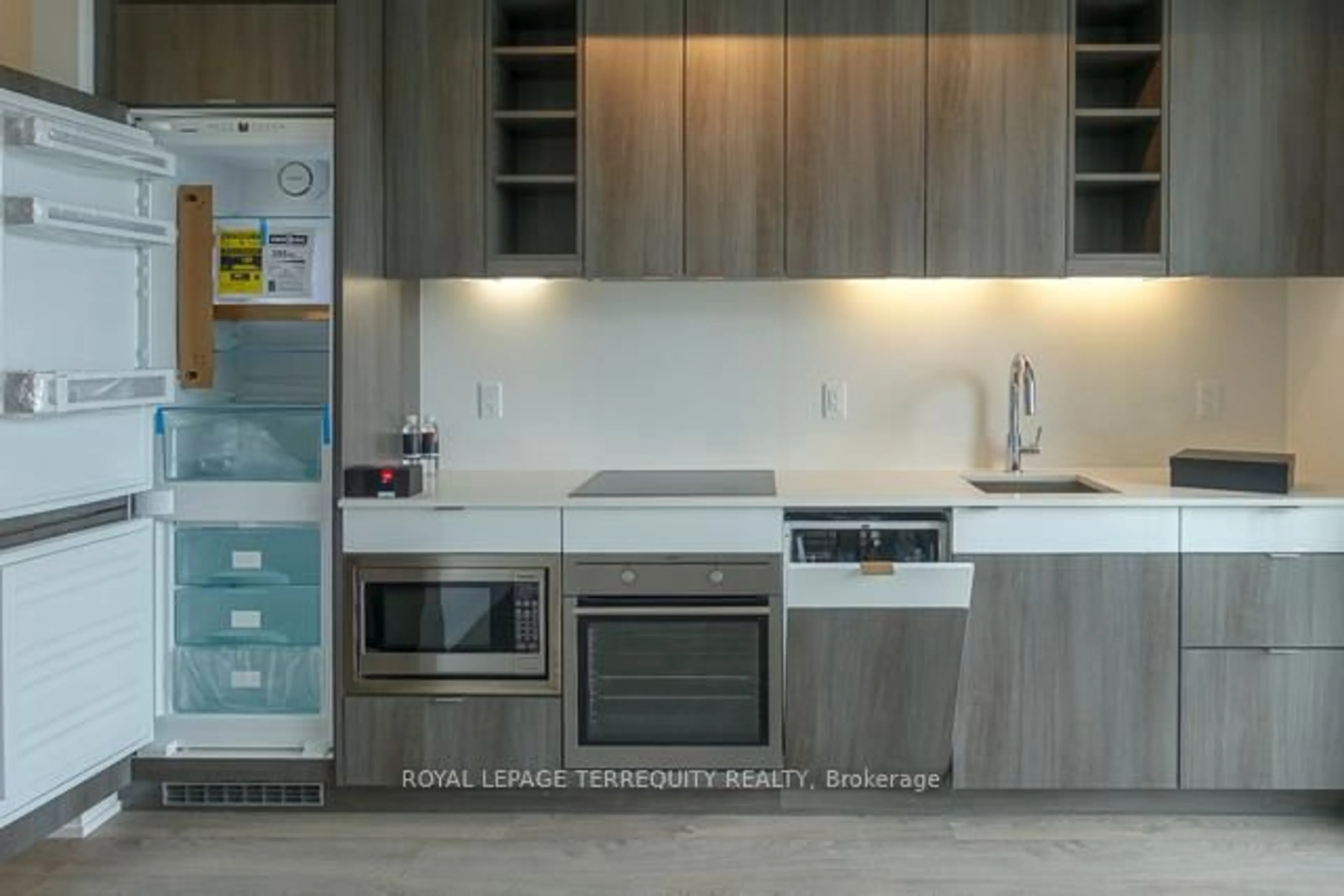Contemporary kitchen, unknown for 101 Erskine Ave #1006, Toronto Ontario M4P 1Y5