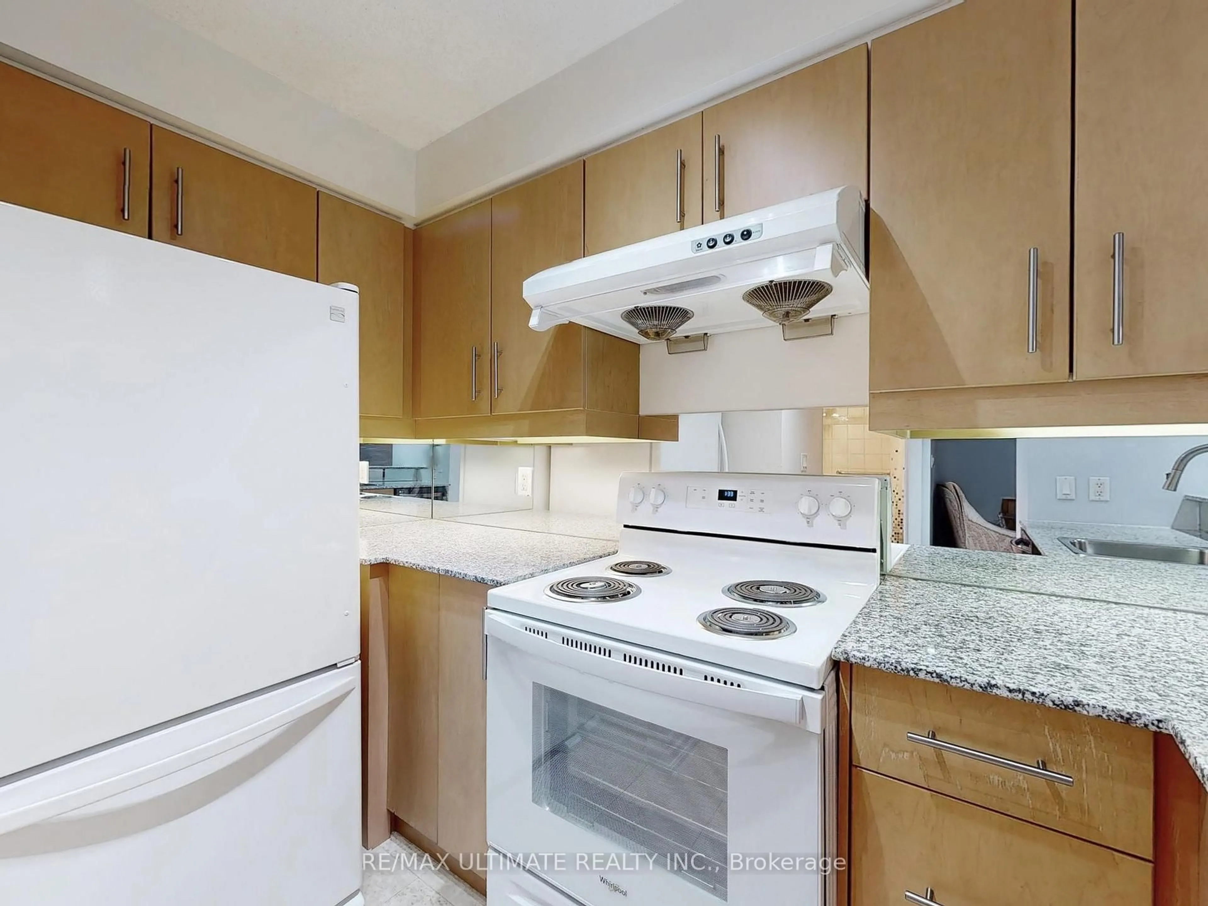 Standard kitchen, unknown for 300 Bloor St #1113, Toronto Ontario M4W 3Y2