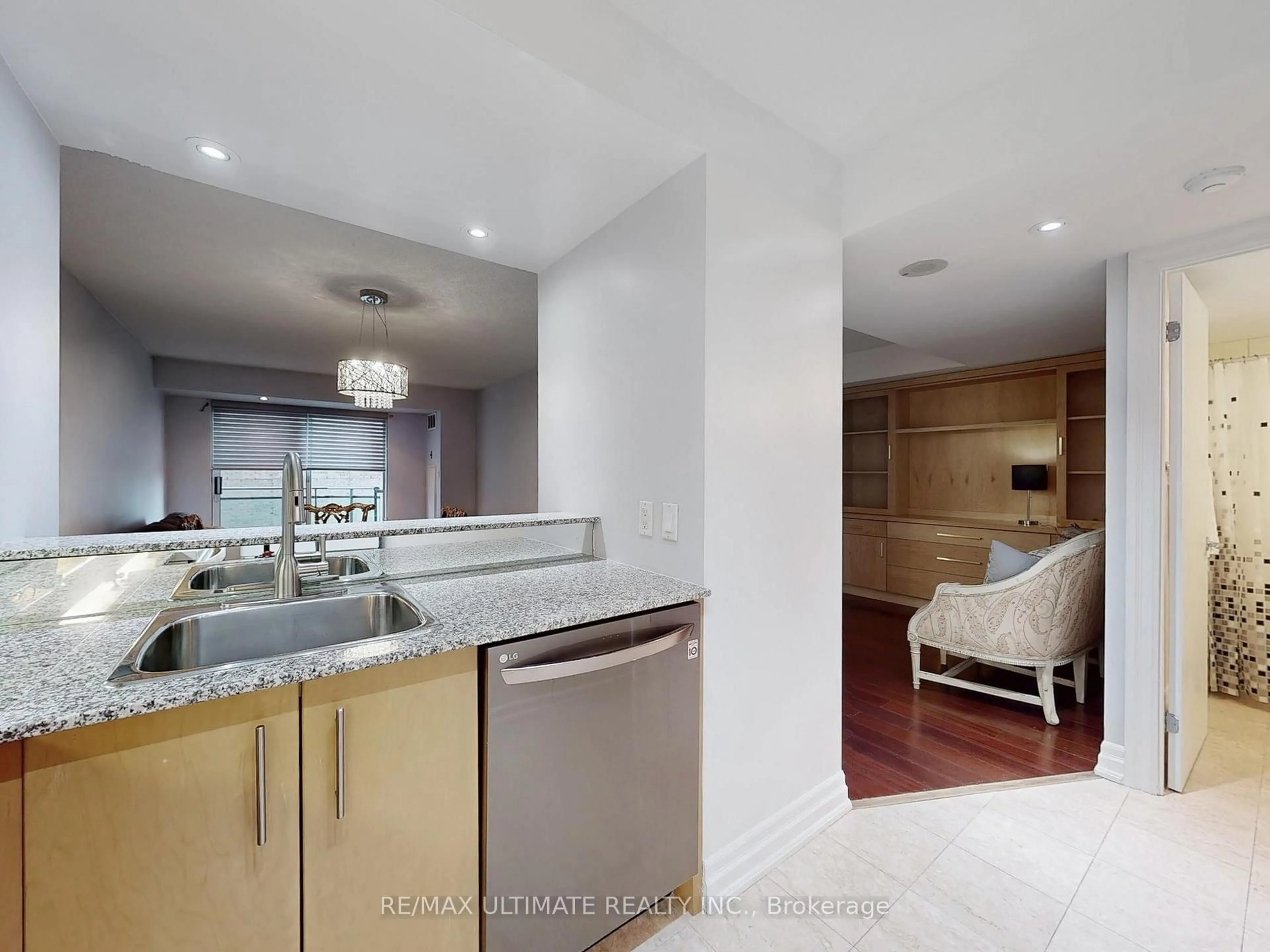 Open concept kitchen, ceramic/tile floor for 300 Bloor St #1113, Toronto Ontario M4W 3Y2