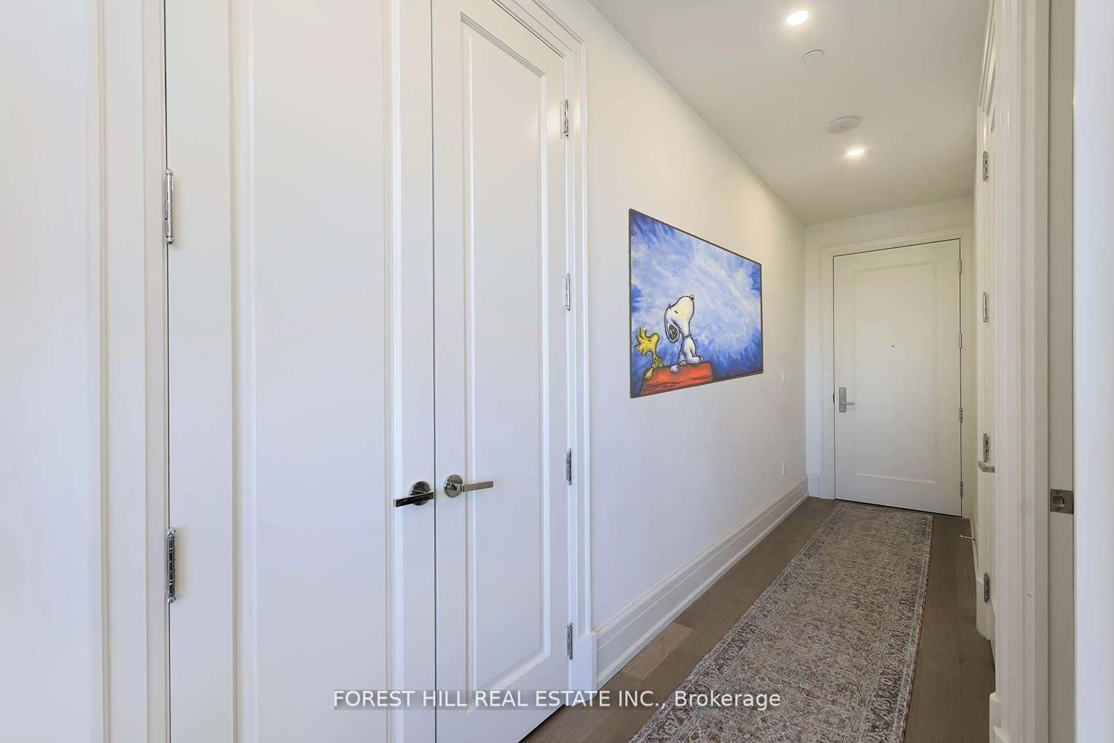 Indoor entryway for 128 Hazelton Ave #401, Toronto Ontario M5R 2E5