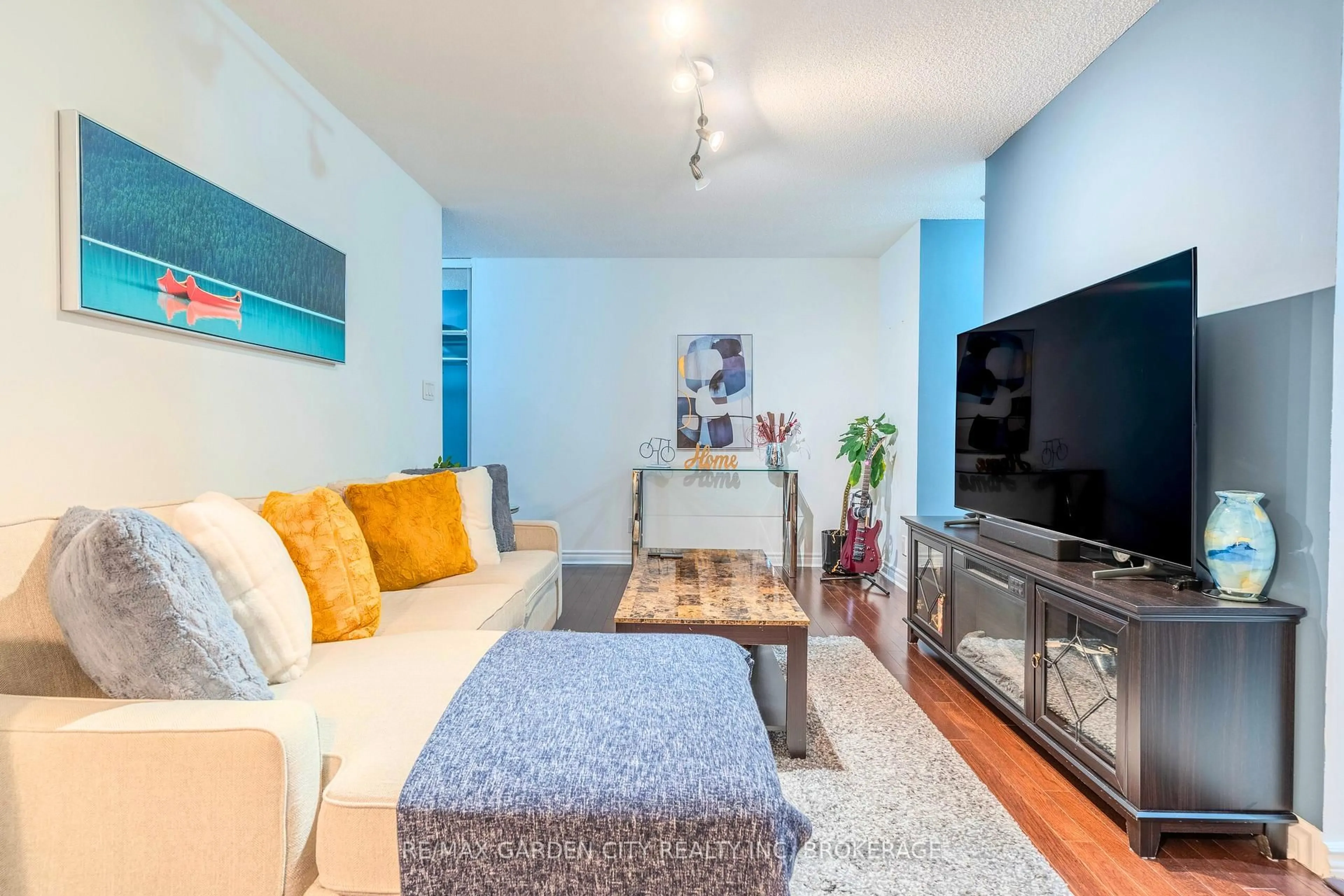 Living room with furniture, unknown for 897 Sheppard Ave #202, Toronto Ontario M3H 2T4