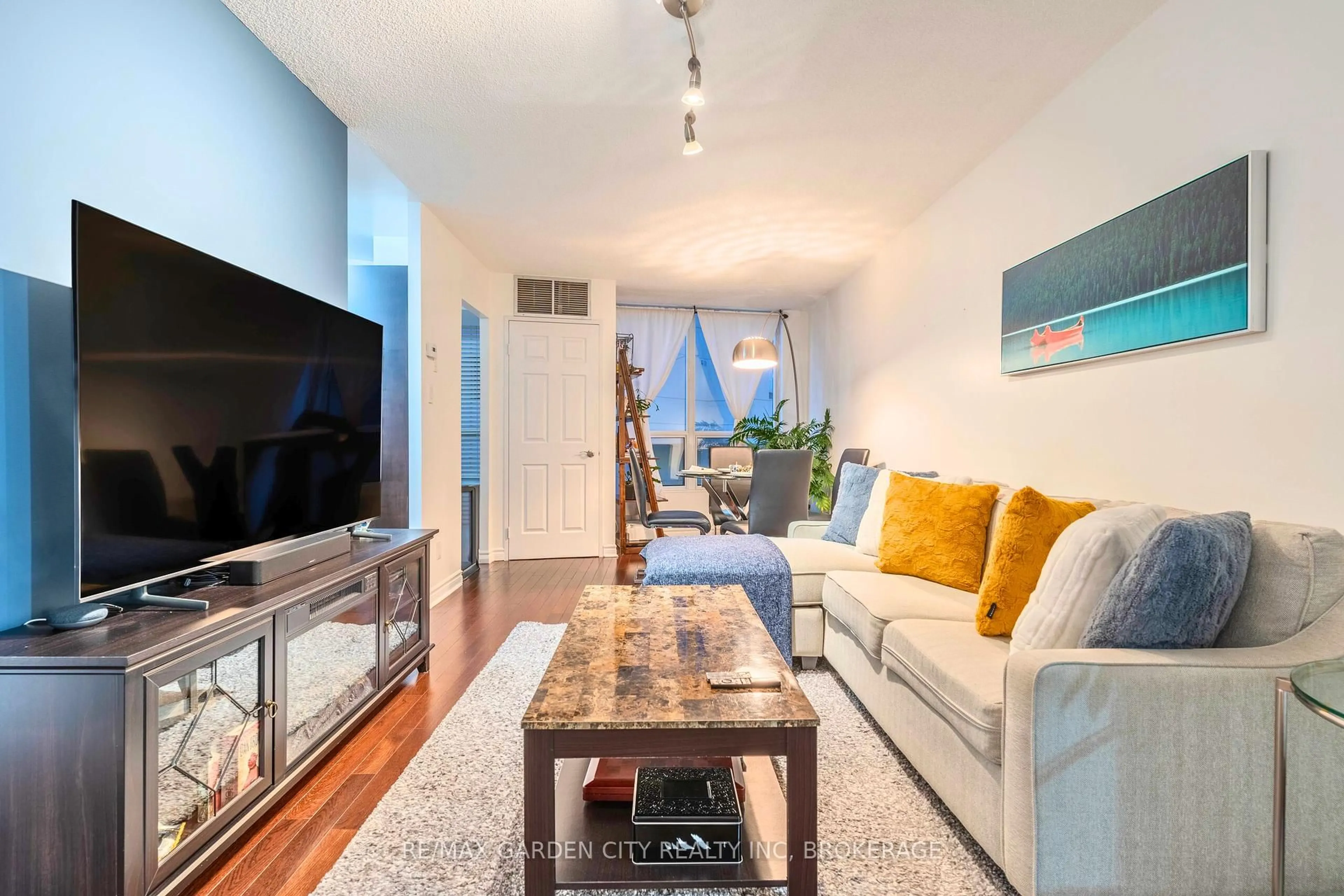 Living room with furniture, unknown for 897 Sheppard Ave #202, Toronto Ontario M3H 2T4