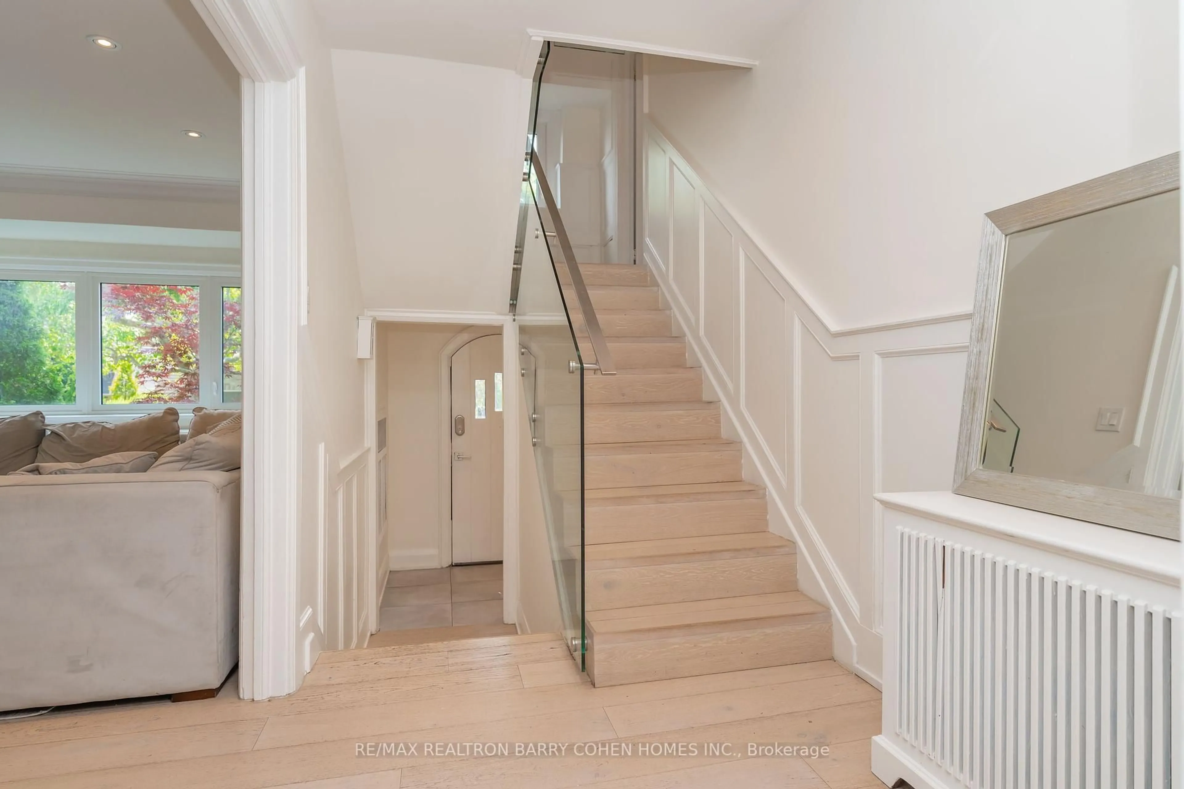 Stairs for 7 Glenarden Rd, Toronto Ontario M6C 3J8