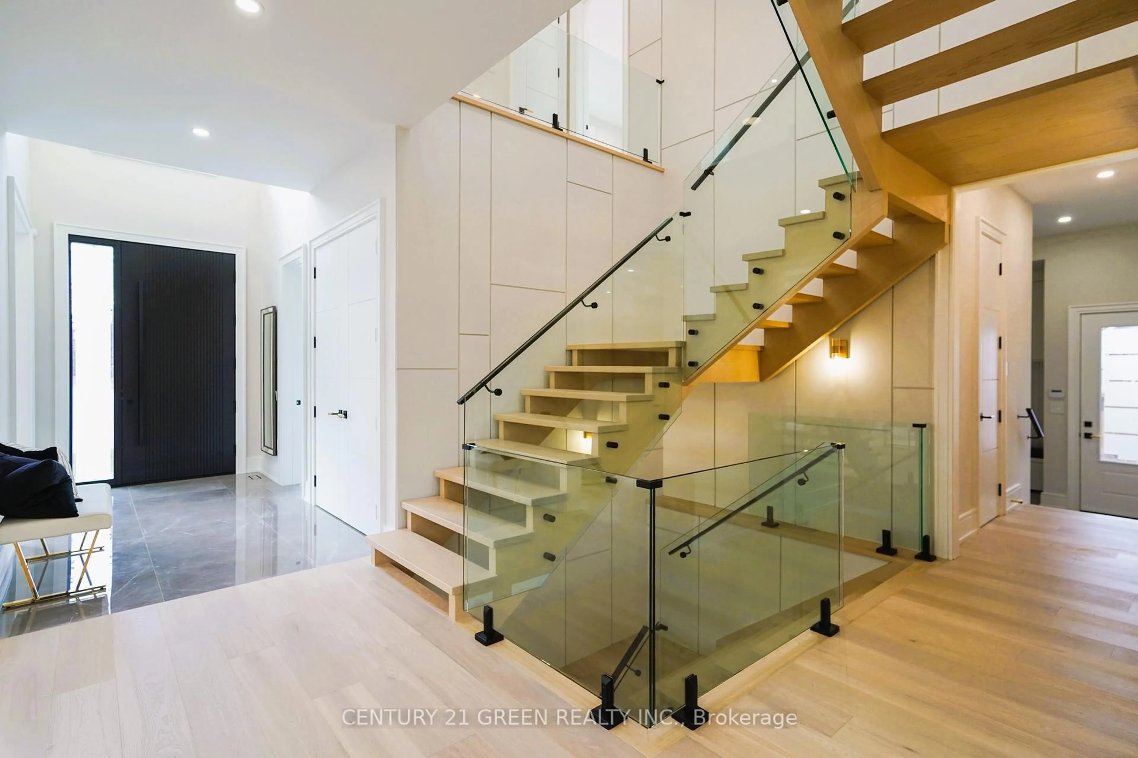 Stairs for 49 Grantbrook St, Toronto Ontario M2R 2E8