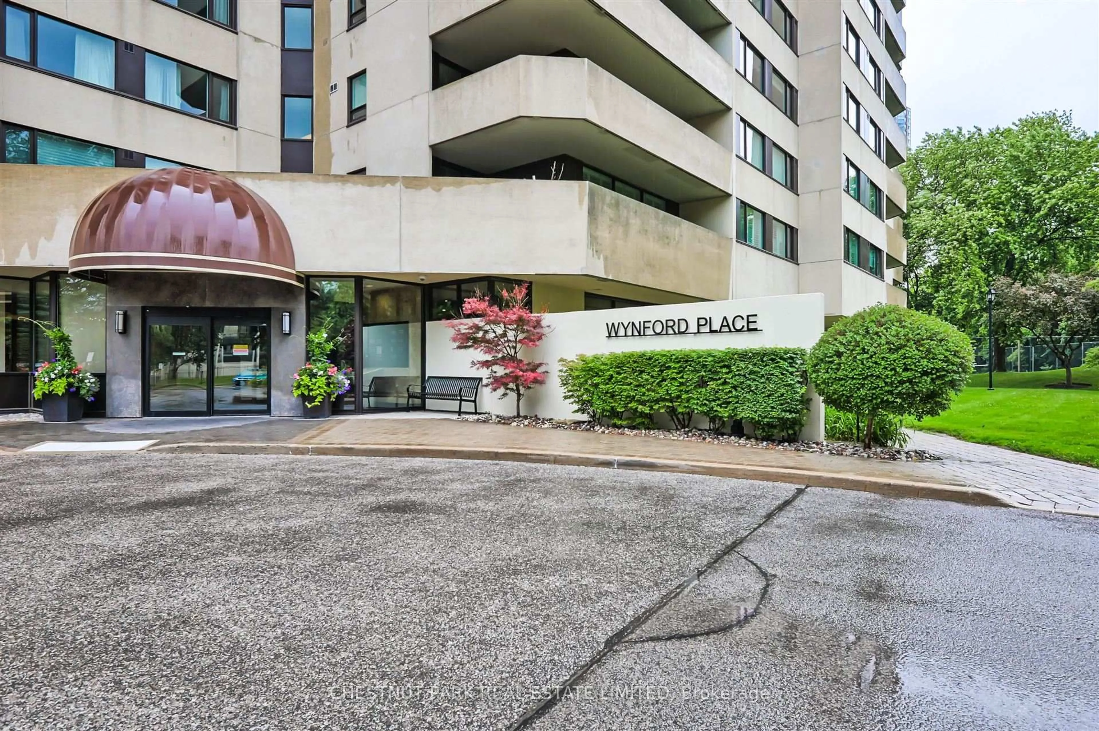 Indoor foyer for 75 Wynford Heights Cres #305, Toronto Ontario M3C 3H9