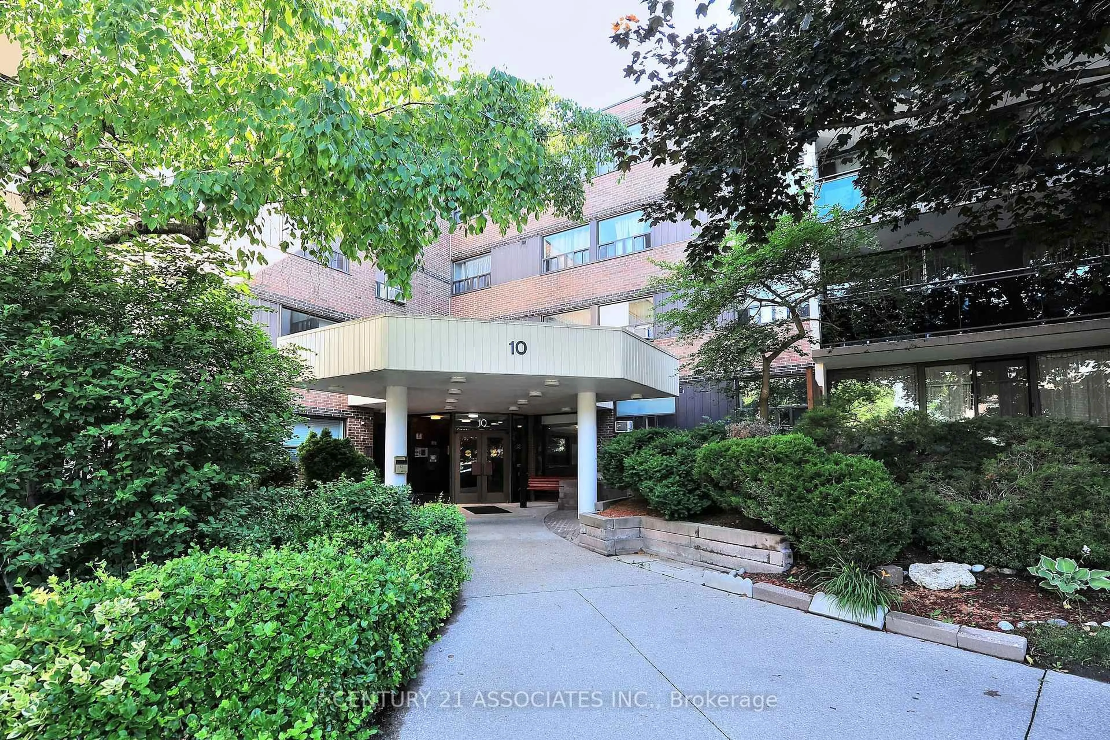 Indoor foyer for 10 Sunrise Ave #312, Toronto Ontario M4A 2R1
