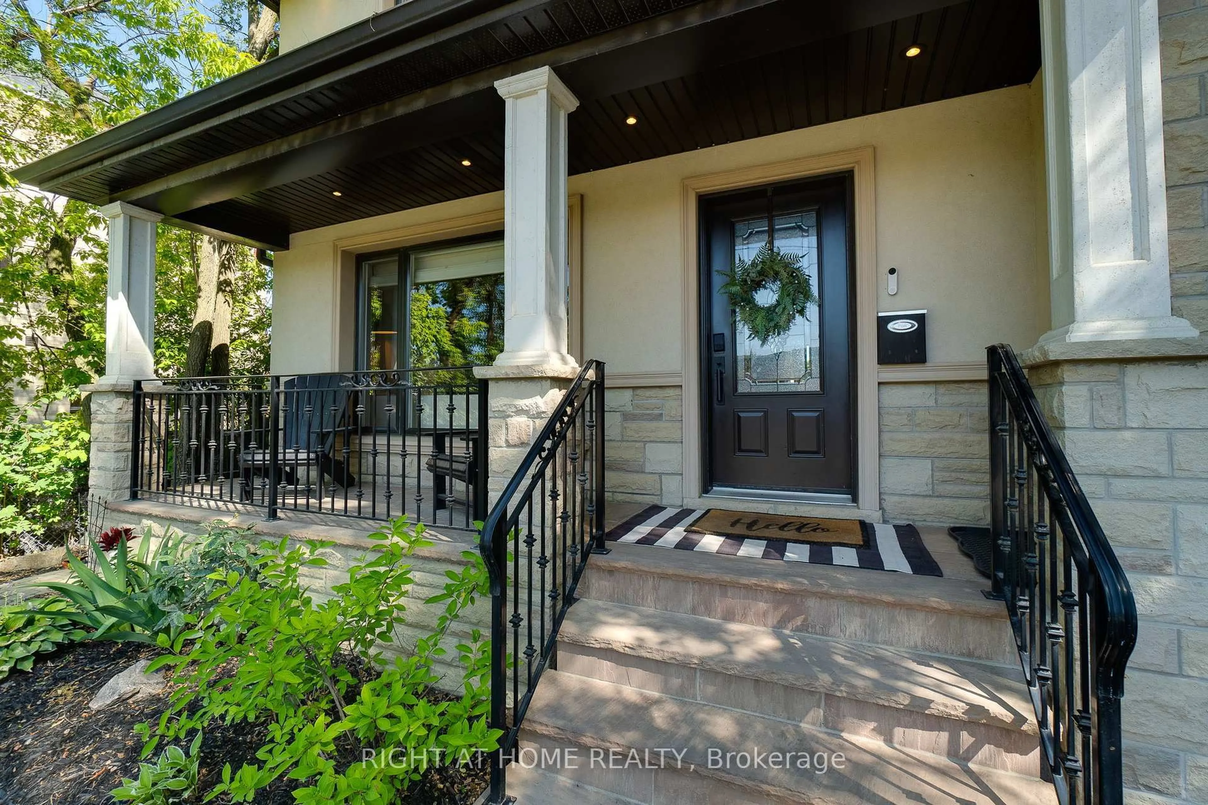 Indoor entryway for 92 Ridgevale Dr, Toronto Ontario M6A 1L3
